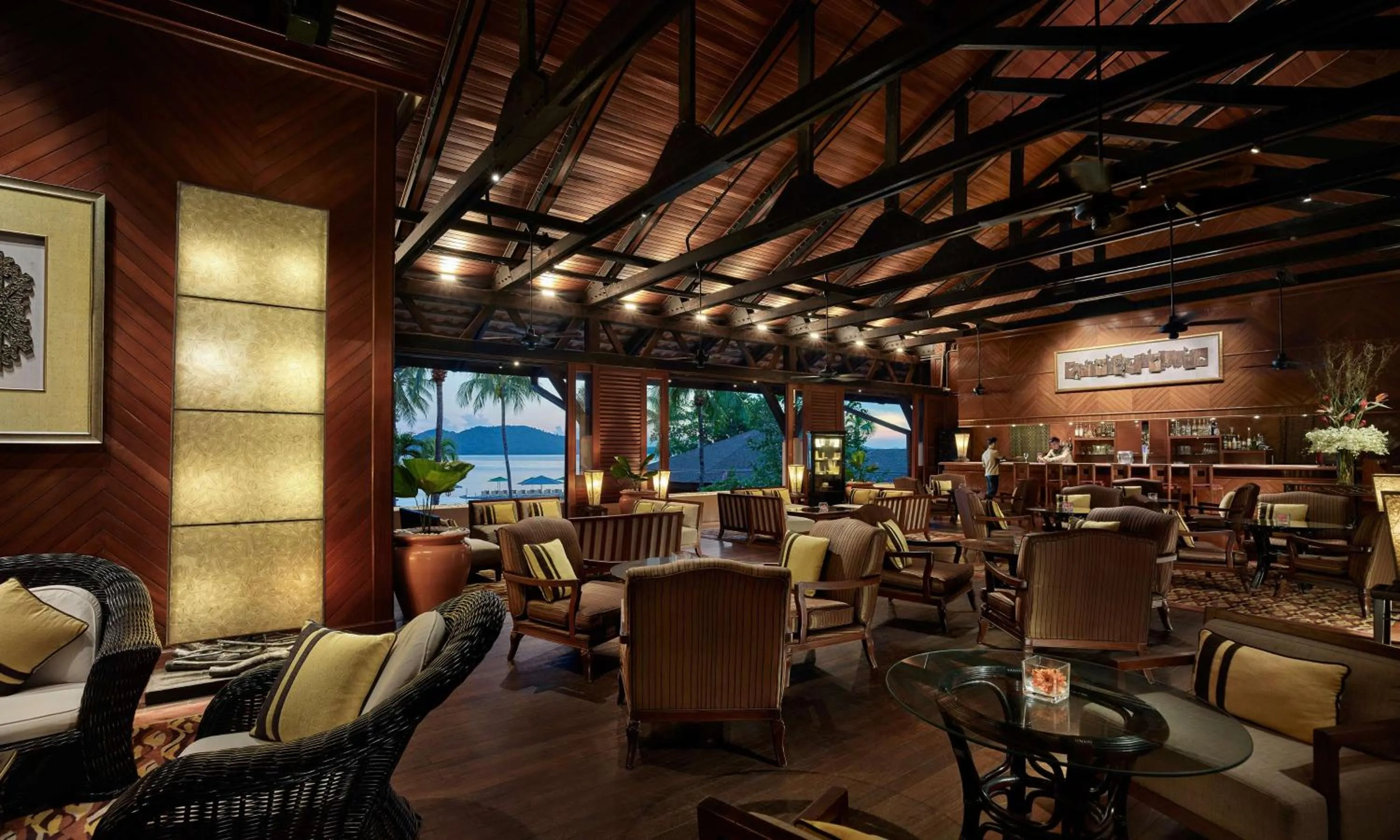 Lounge or bar in Shangri-La Tanjung Aru, Kota Kinabalu