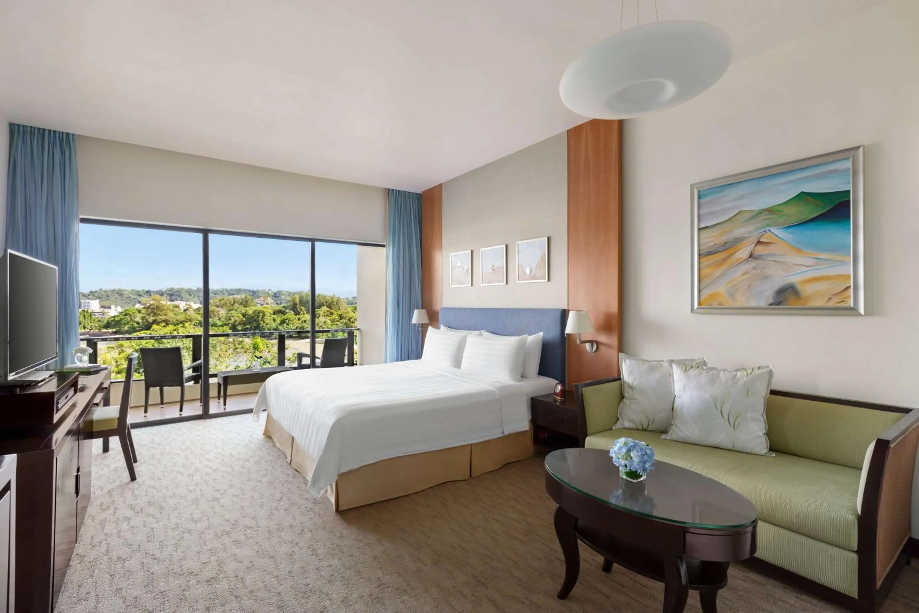 TV and multimedia, Bed in Shangri-La Tanjung Aru, Kota Kinabalu