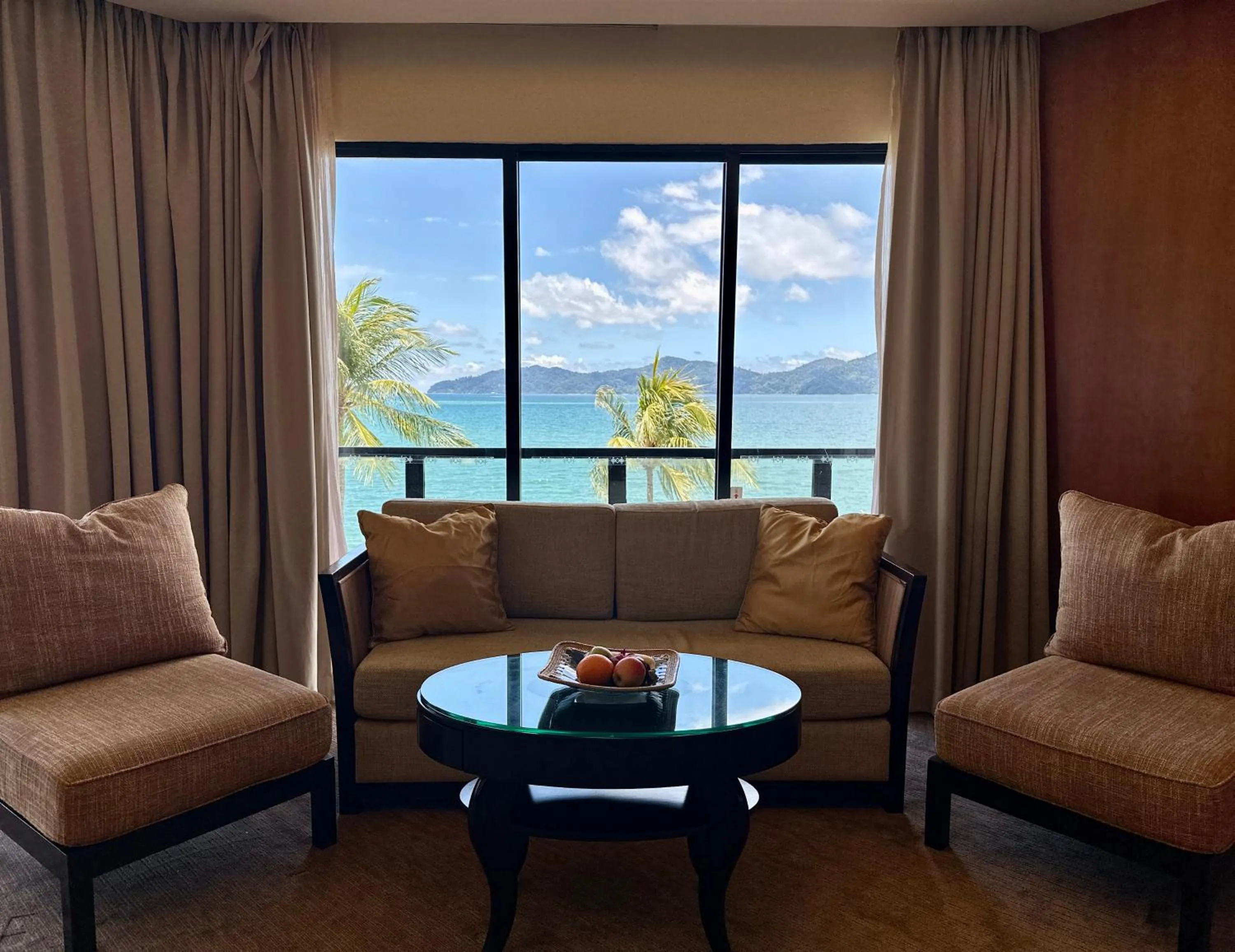 Seating area in Shangri-La Tanjung Aru, Kota Kinabalu
