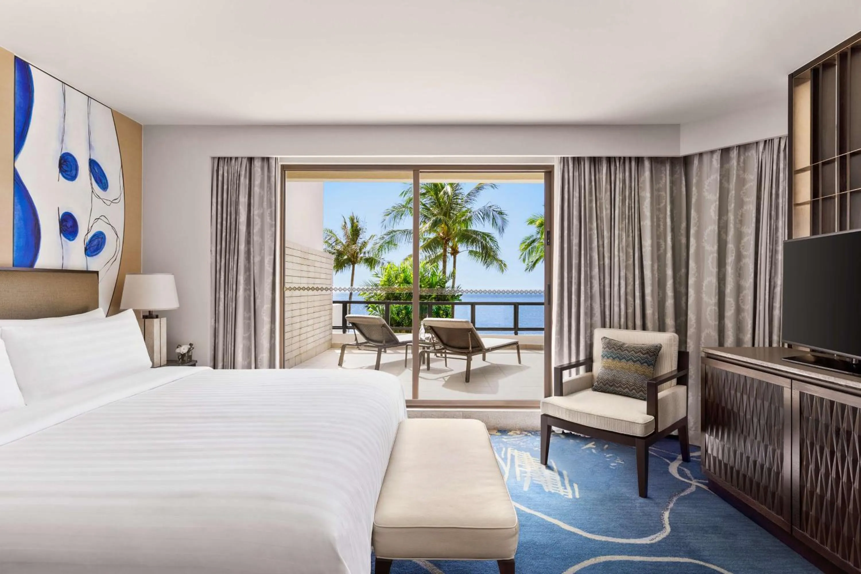 Patio, Bed in Shangri-La Tanjung Aru, Kota Kinabalu