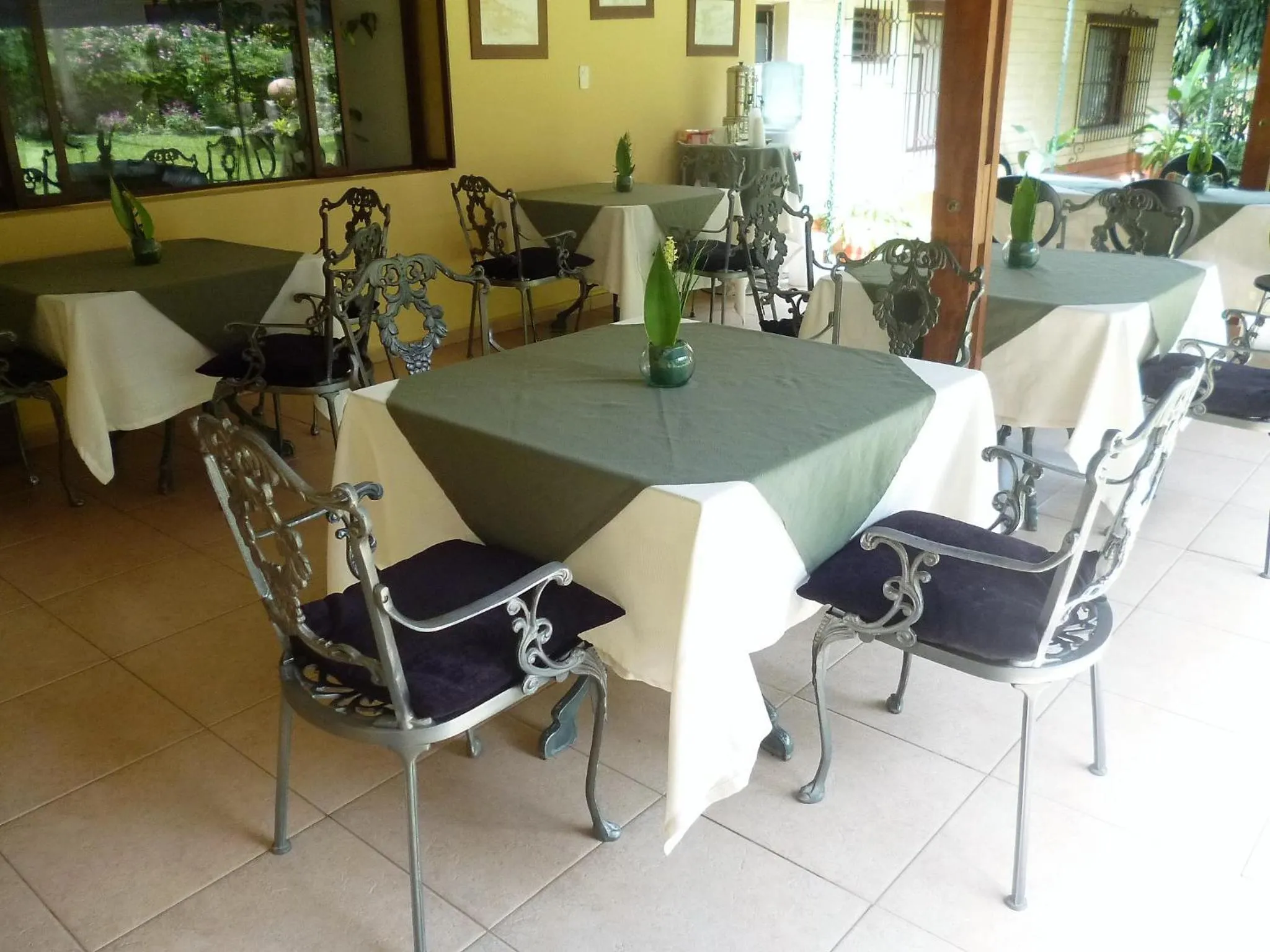 Restaurant/places to eat in Hotel Poblado Campestre