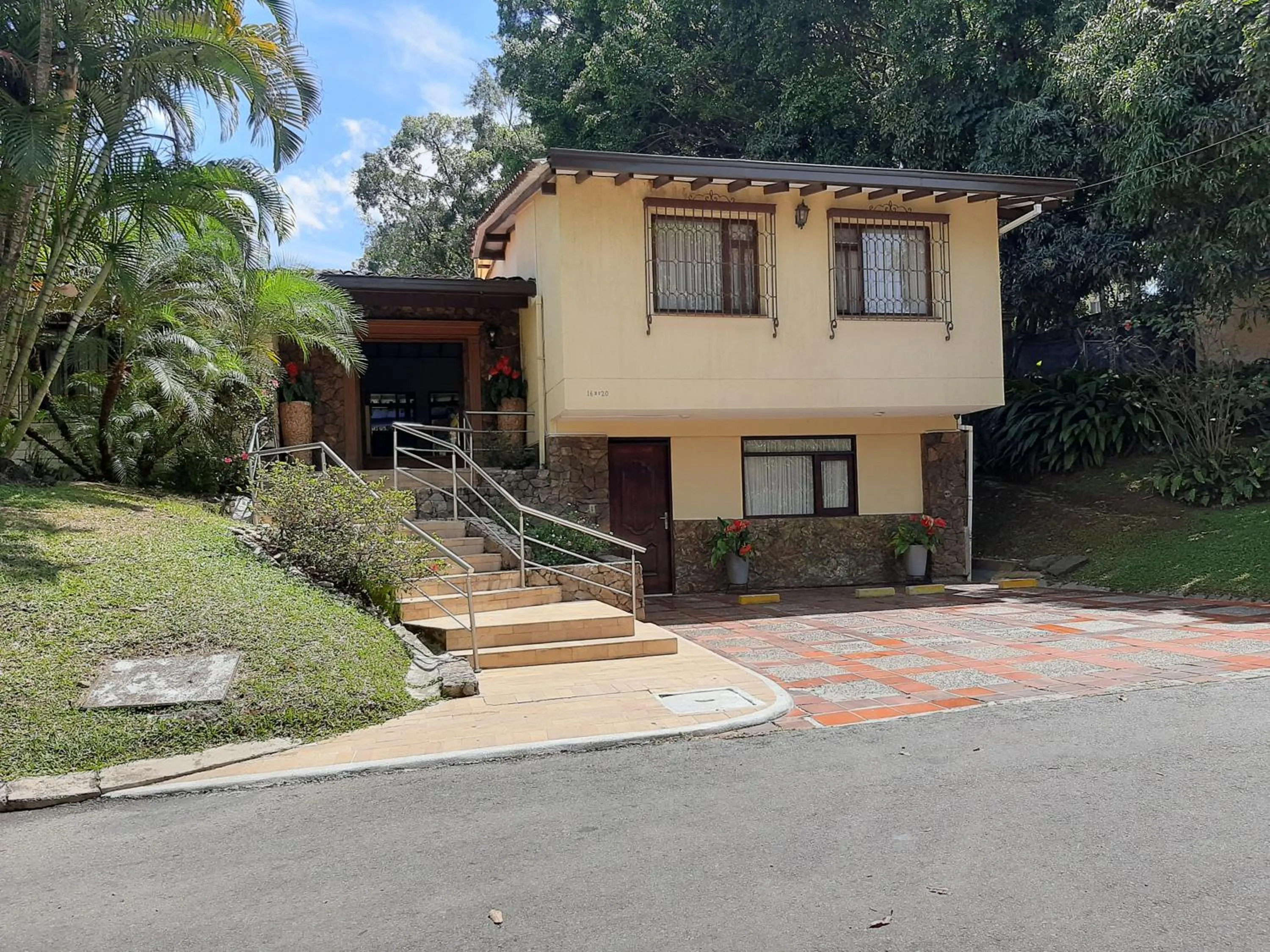Facade/entrance in Hotel Poblado Campestre