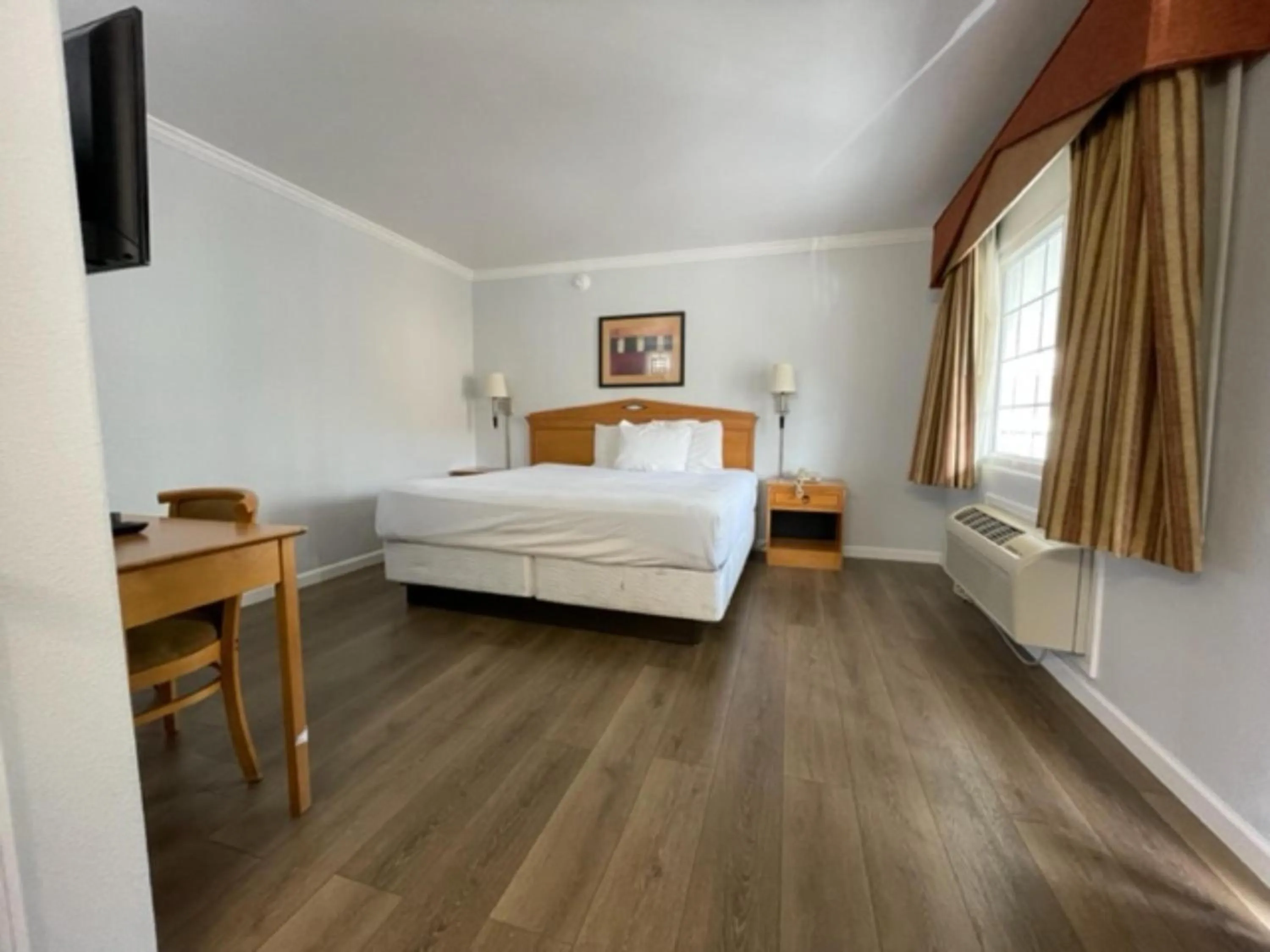 Bed in Motel 6 San Francisco CA Lombard Street