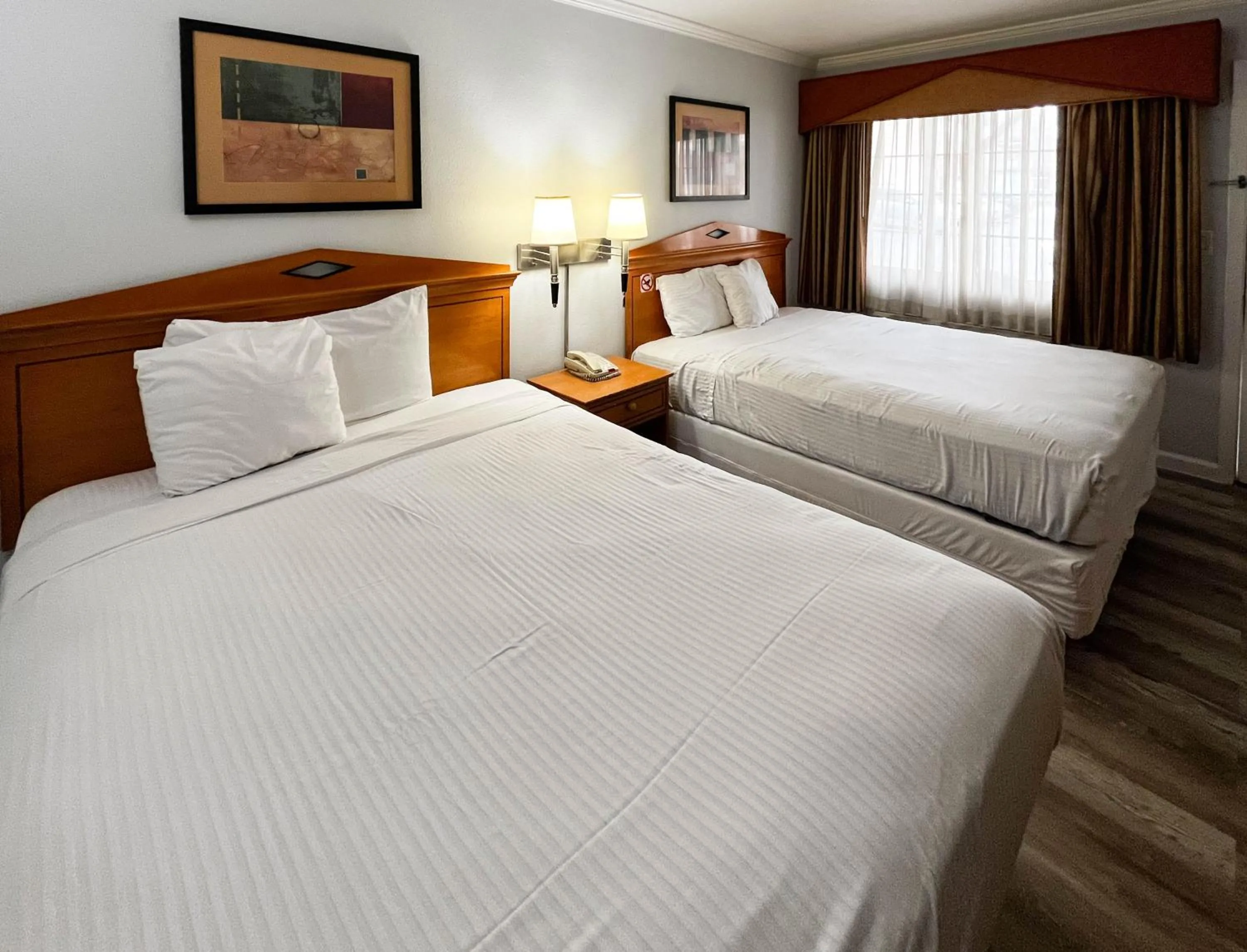 Bedroom, Bed in Motel 6 San Francisco CA Lombard Street