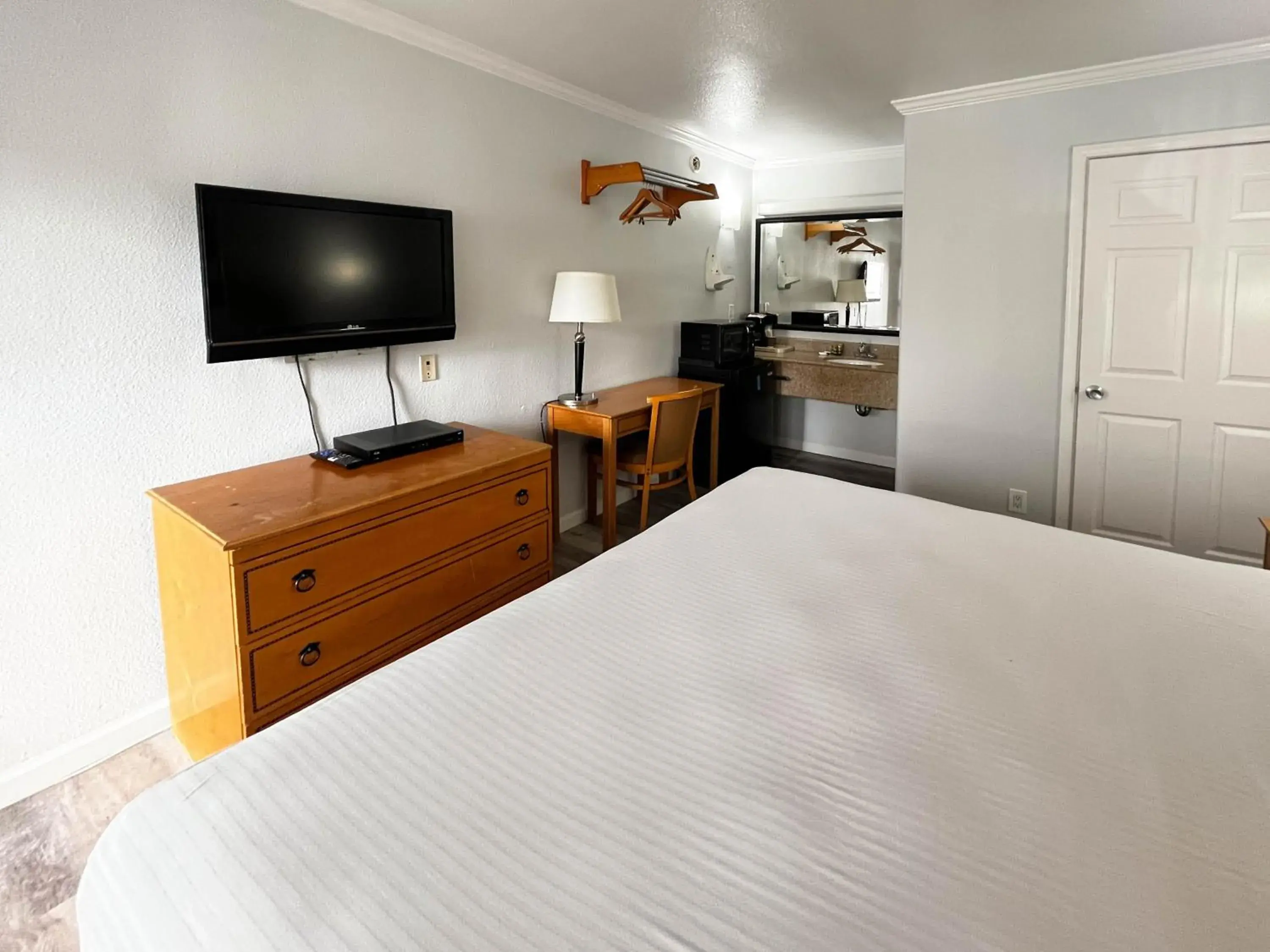 King Room - Non-Smoking in Motel 6 San Francisco CA Lombard Street King Room - Non-Smoking in Motel 6 San Francisco CA Lombard Street