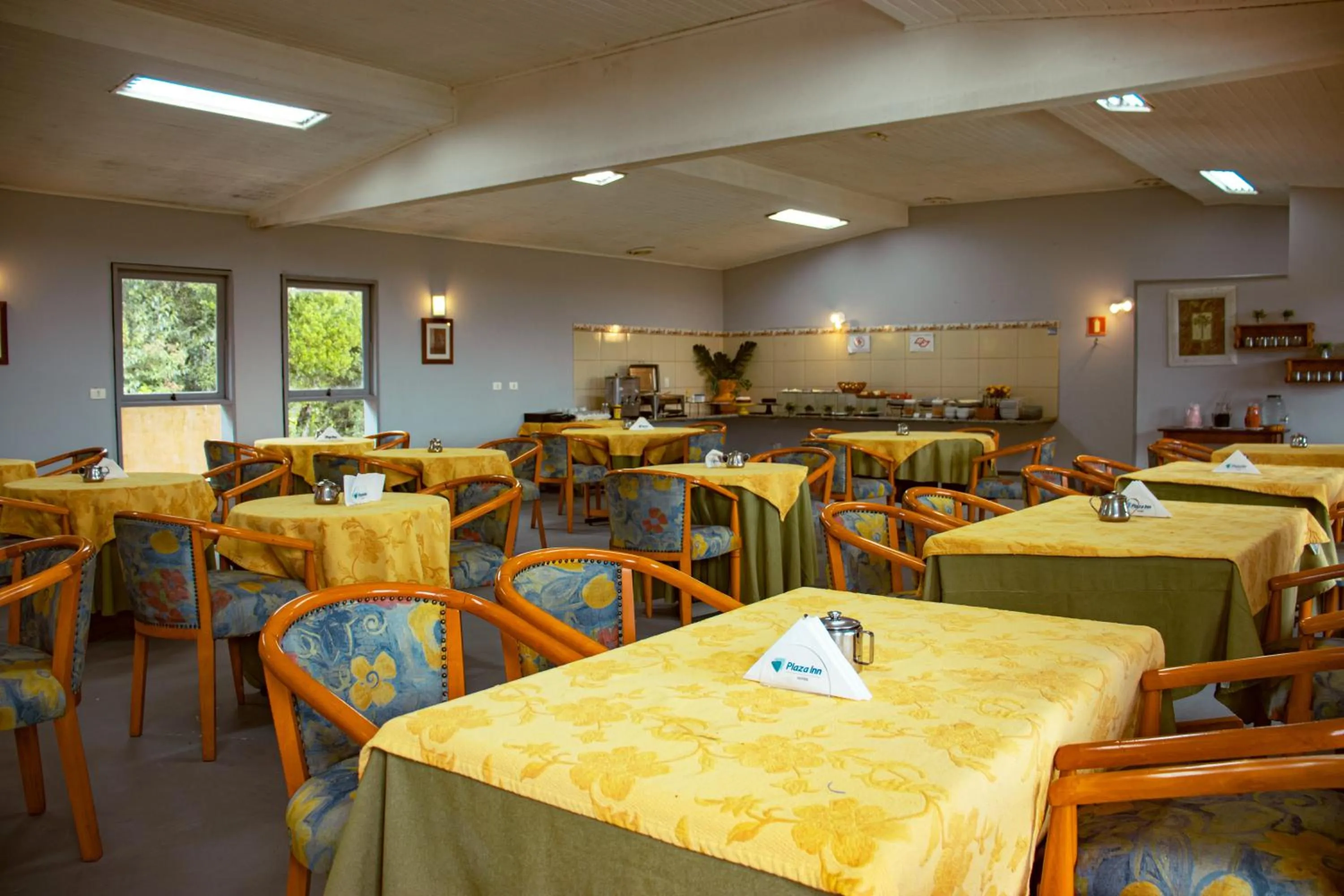 Restaurant/places to eat in Plaza Inn Week Inn