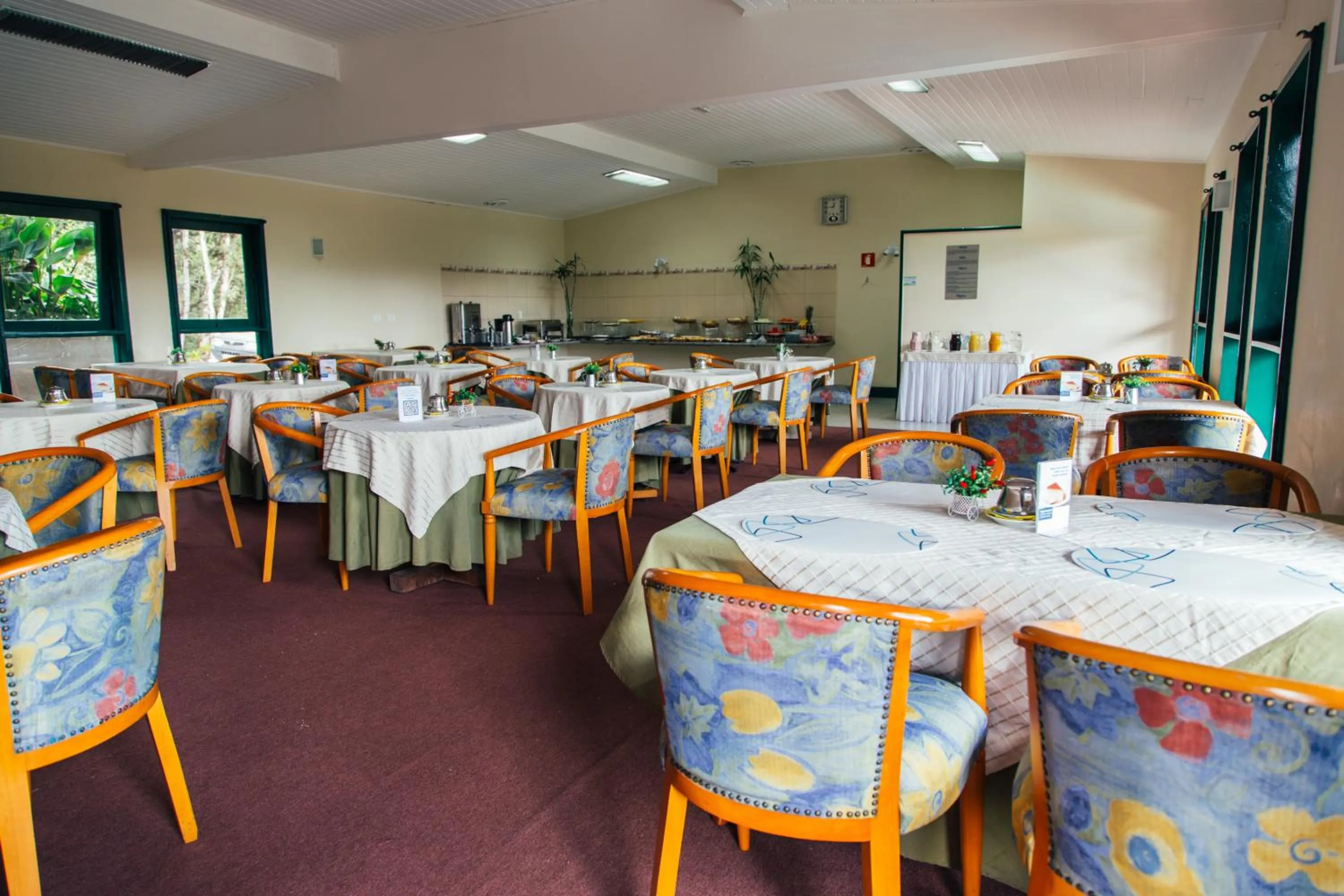 Restaurant/places to eat in Plaza Inn Week Inn