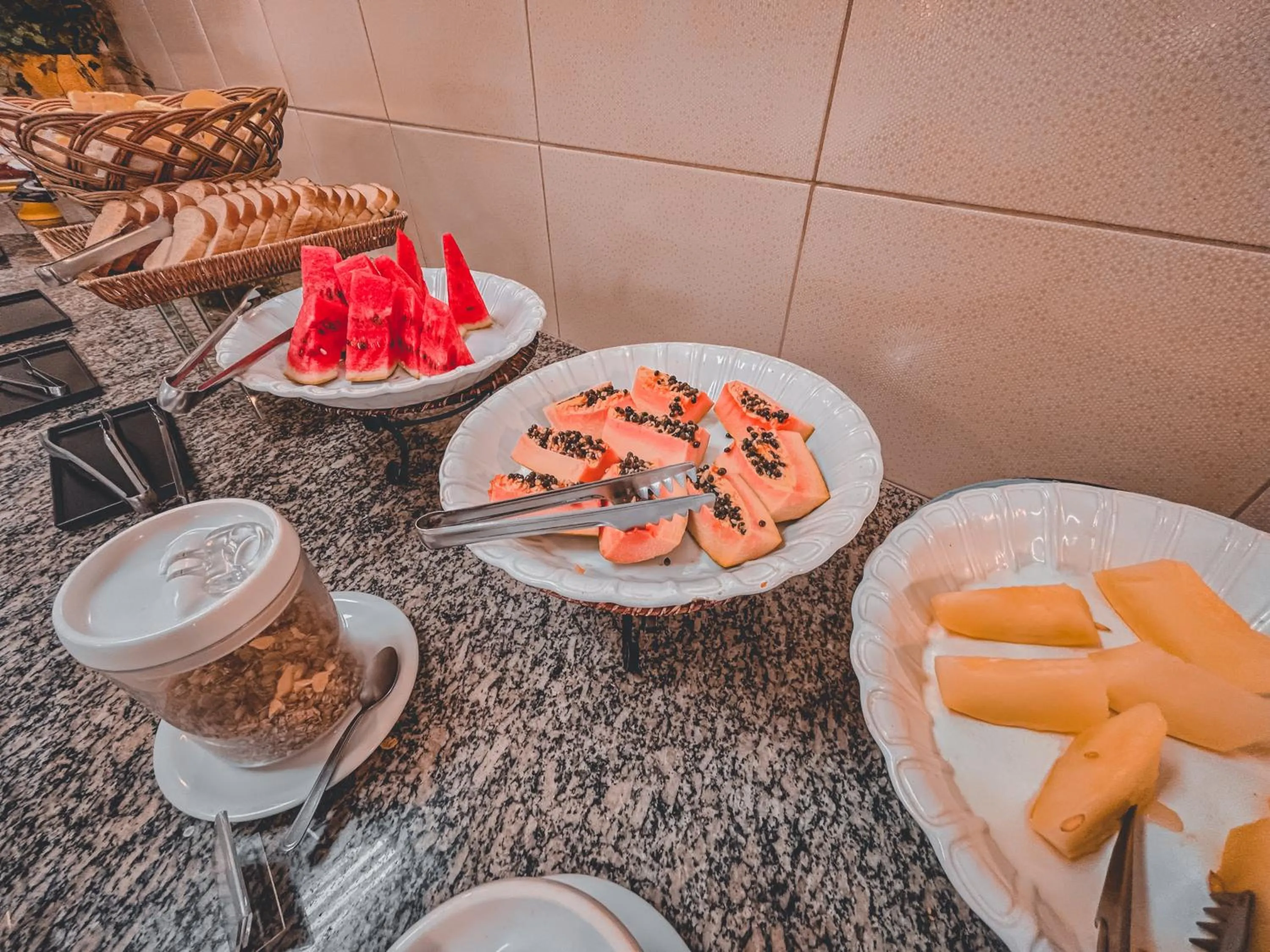 Breakfast in Plaza Inn Week Inn