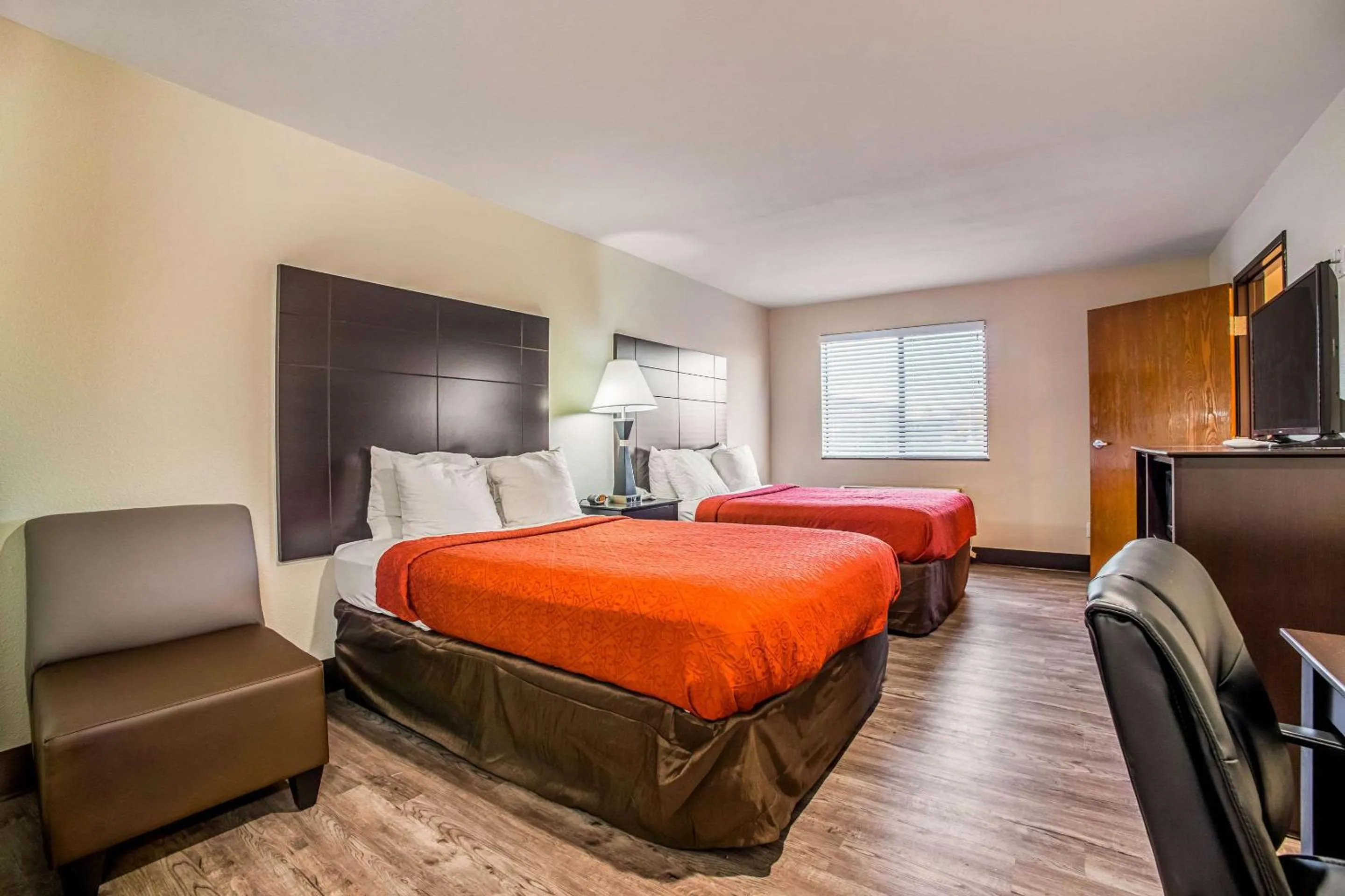 Bedroom, Bed in Quality Inn Carbondale University area