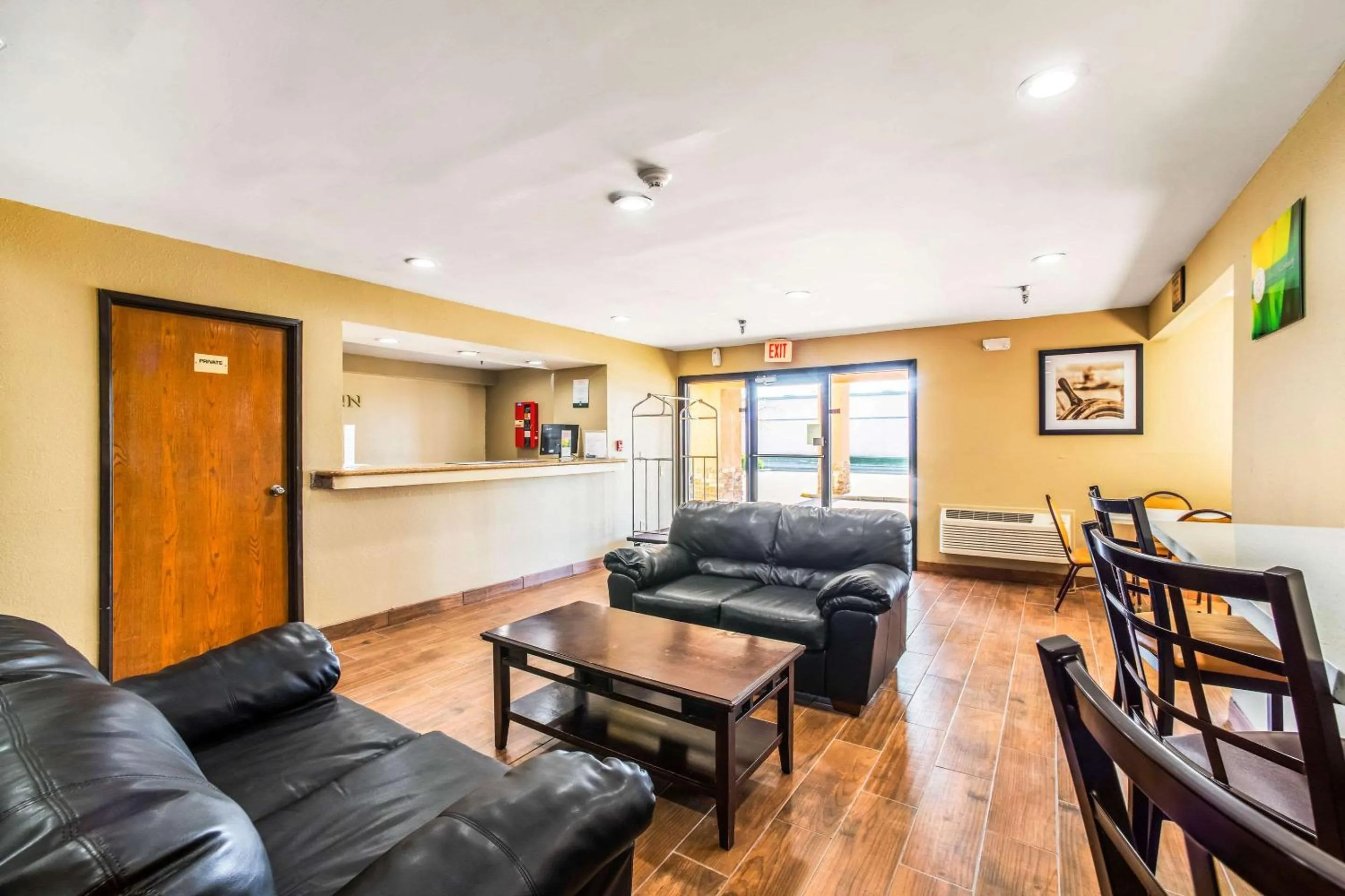 Lobby or reception in Quality Inn Carbondale University area