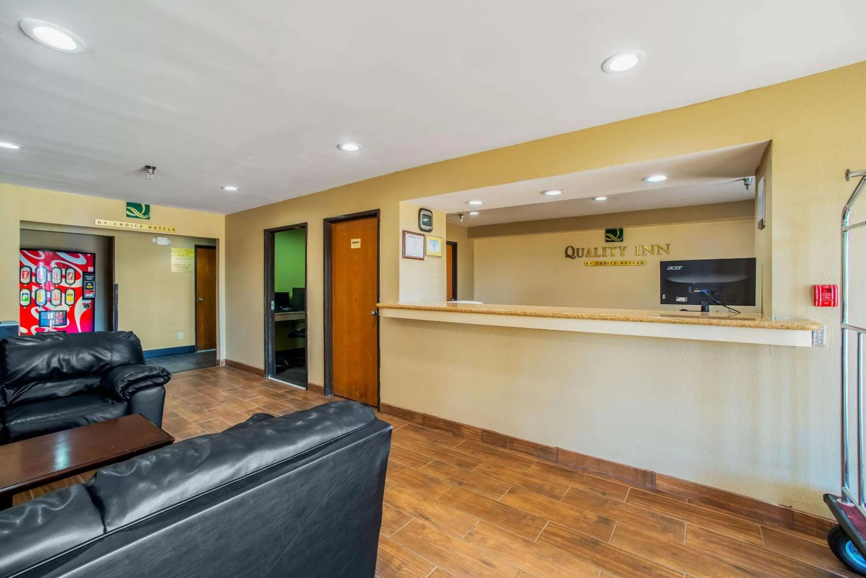 Lobby or reception in Quality Inn Carbondale University area