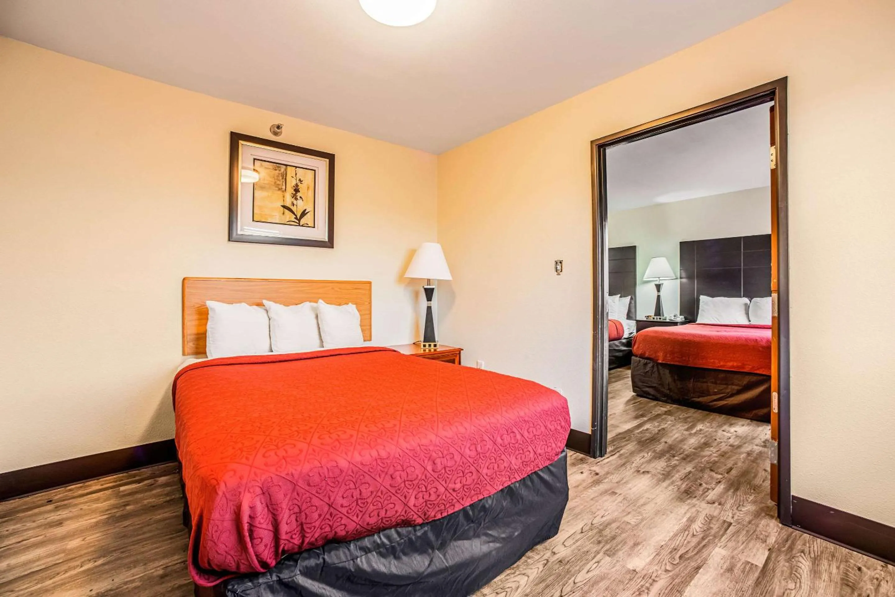 Bedroom, Bed in Quality Inn Carbondale University area