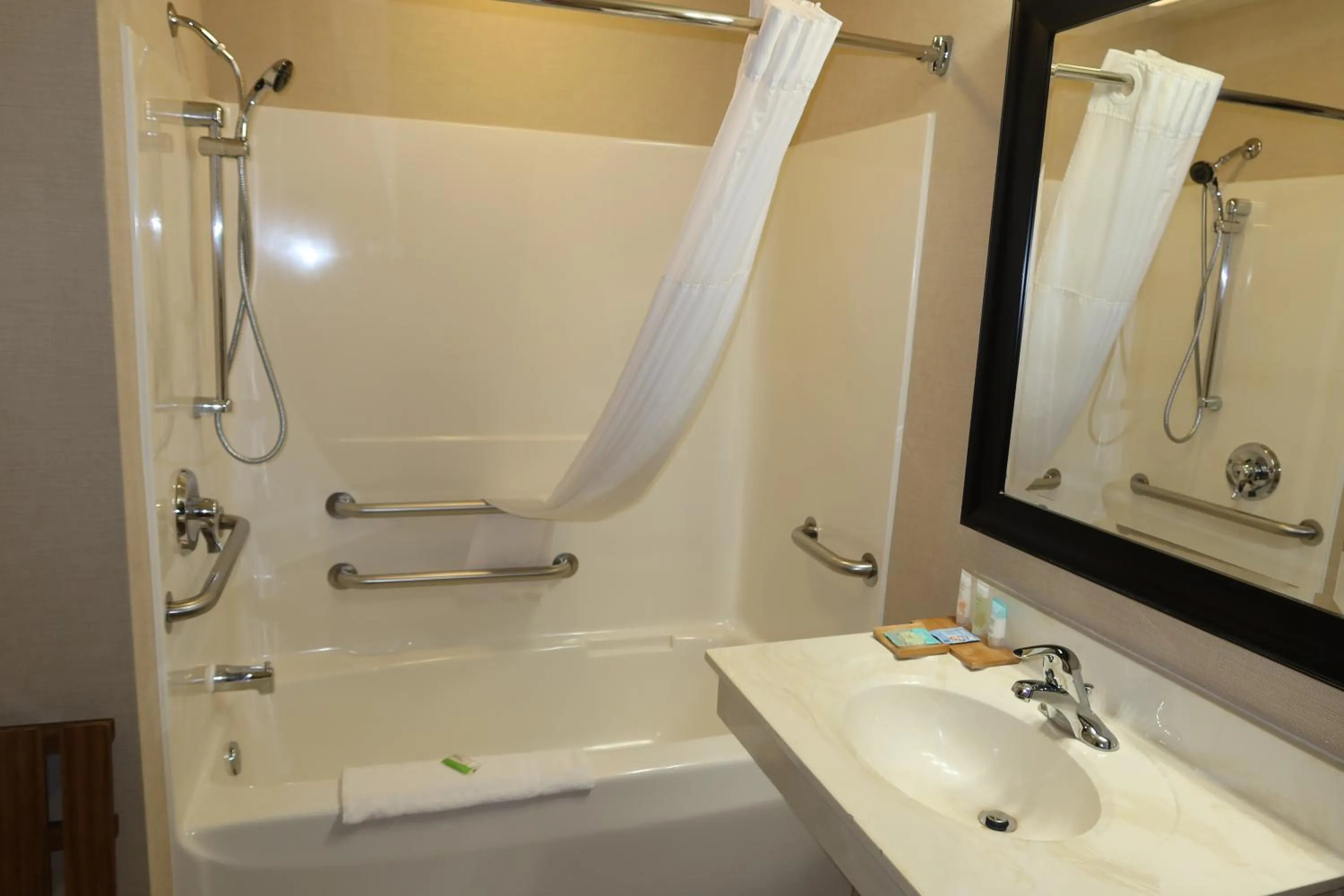 Shower in Country Inn & Suites by Radisson, Madison, WI