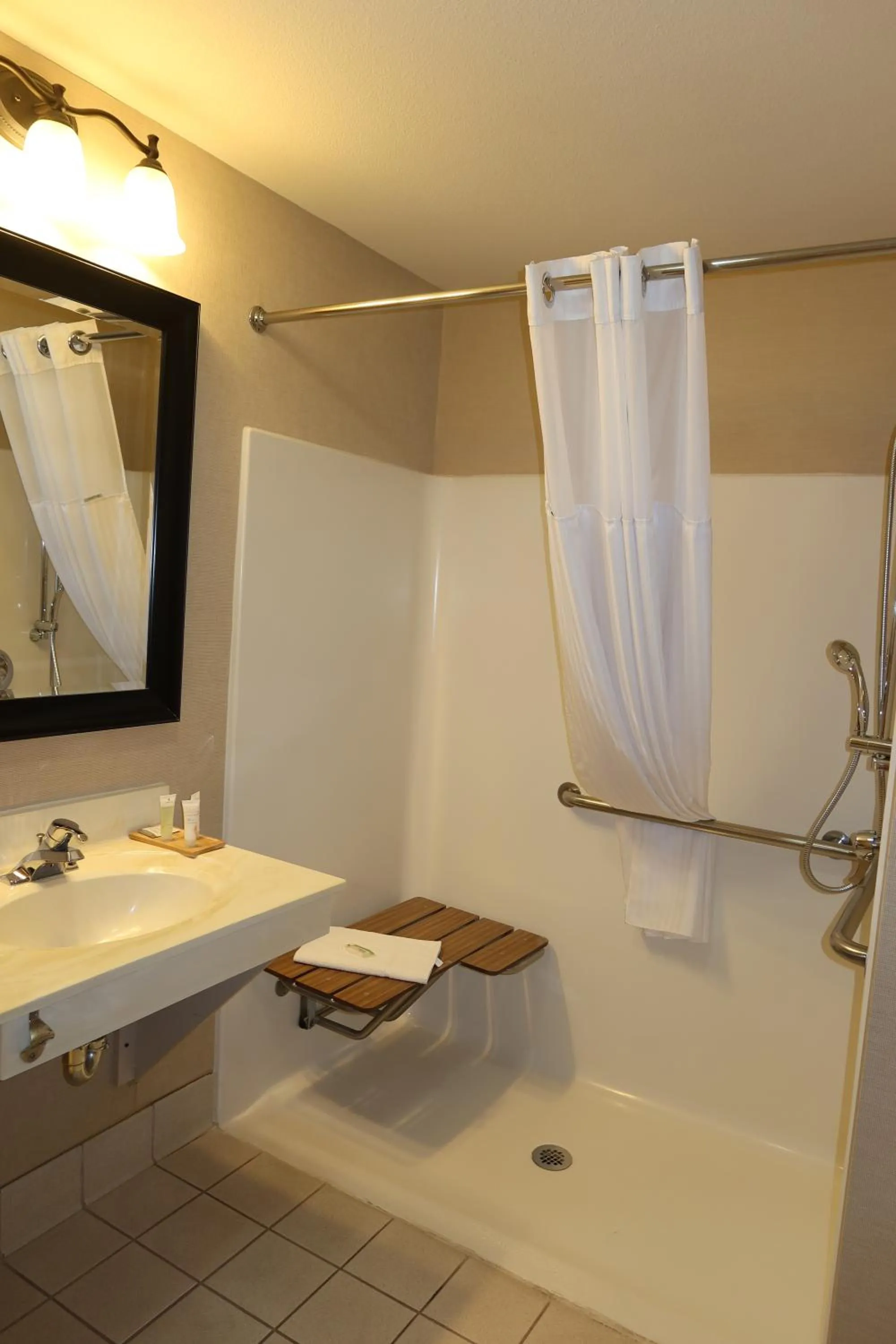 Shower in Country Inn & Suites by Radisson, Madison, WI