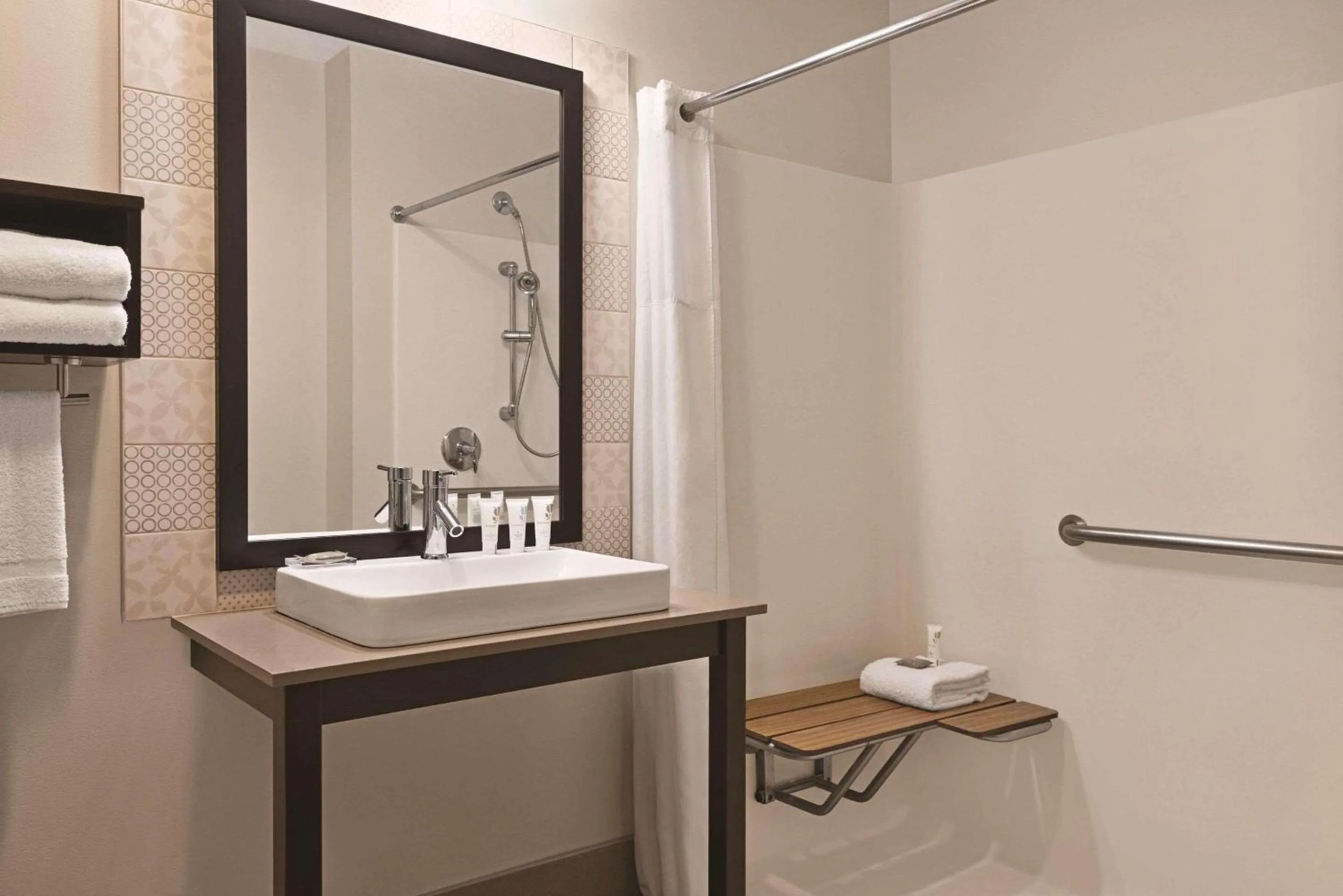 Bedroom in Country Inn & Suites by Radisson, Madison, WI