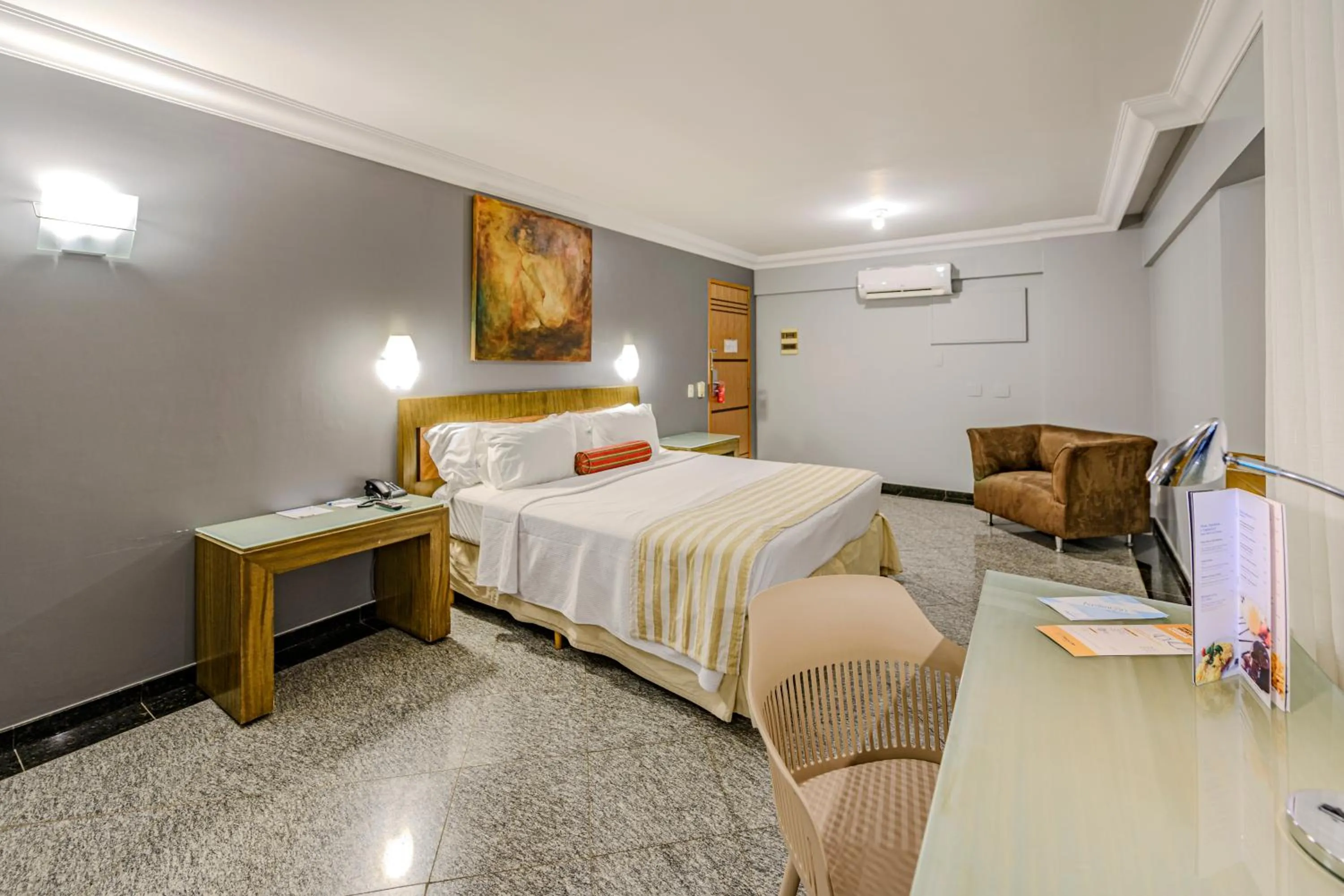 Bed in Plaza Inn Executive