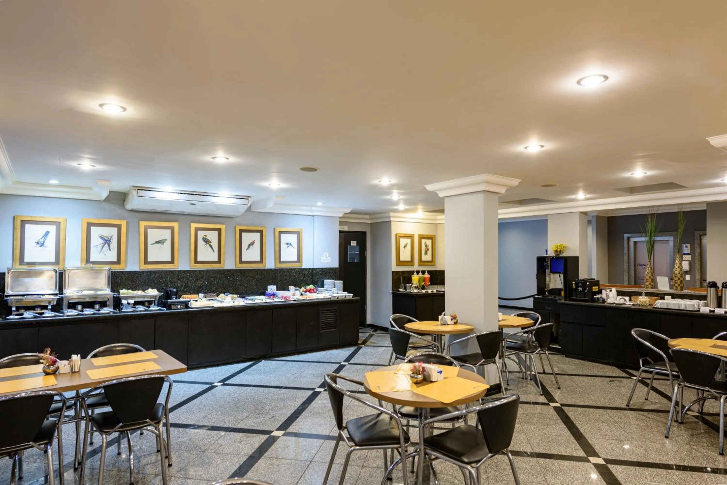 Restaurant/places to eat in Plaza Inn Executive