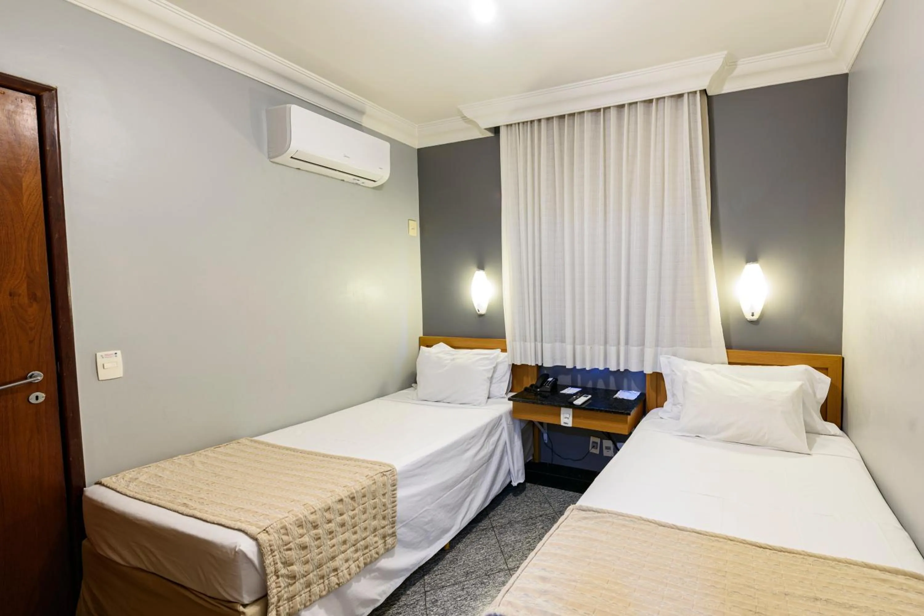 Photo of the whole room, Bed in Plaza Inn Executive