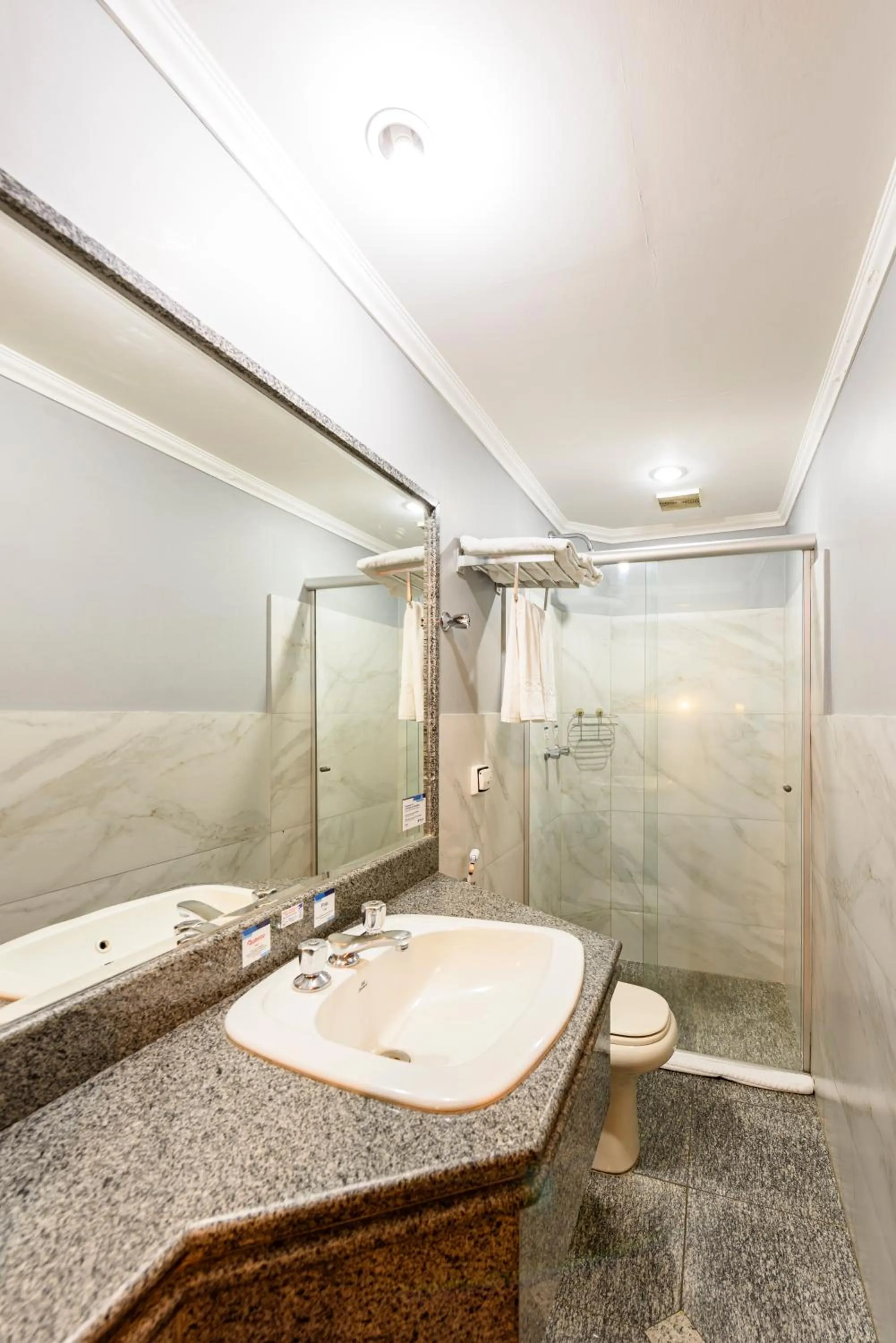 Bathroom in Plaza Inn Executive