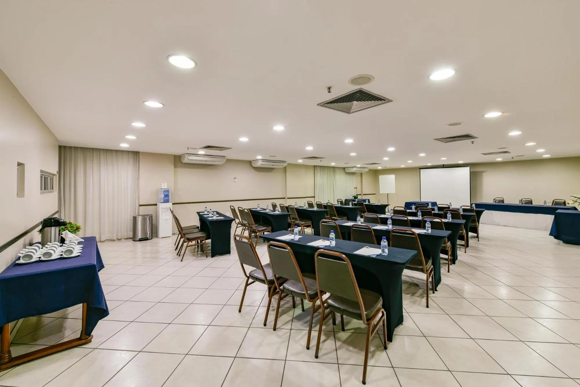 Meeting/conference room in Plaza Inn Augustus