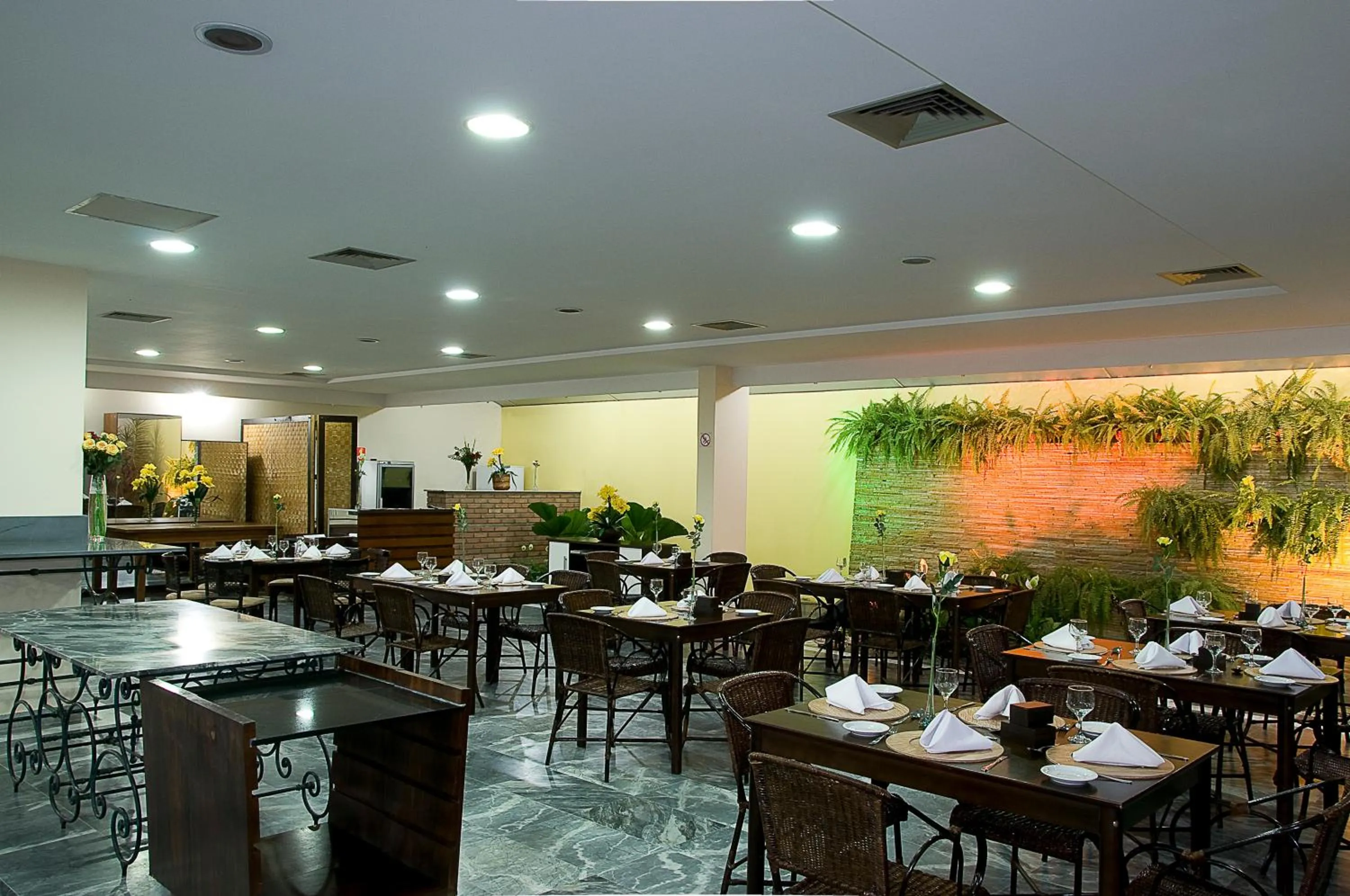 Restaurant/places to eat in Hotel Michelangelo