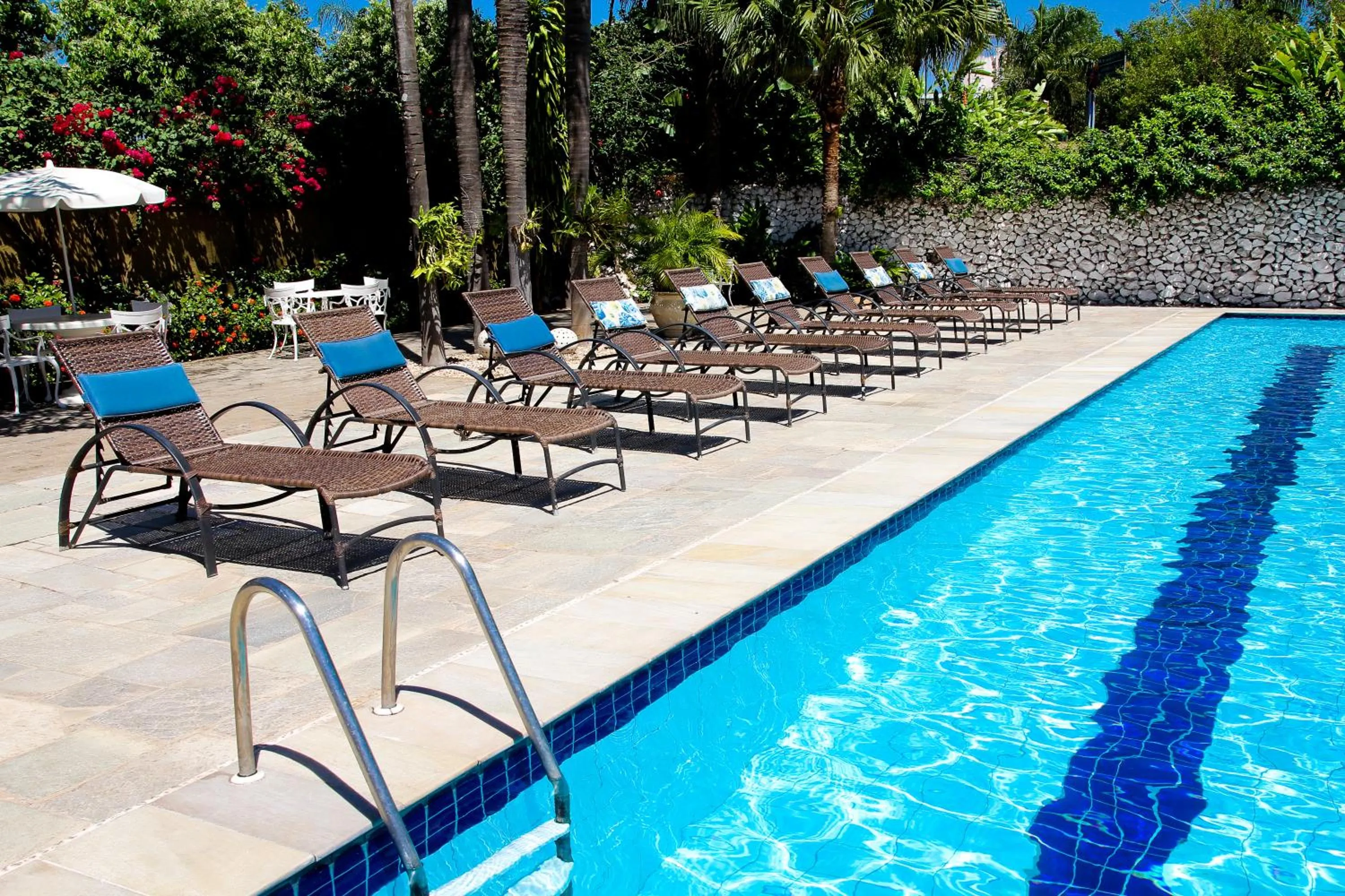 Swimming pool in Hotel Nacional de Rio Preto - Distributed by Intercity