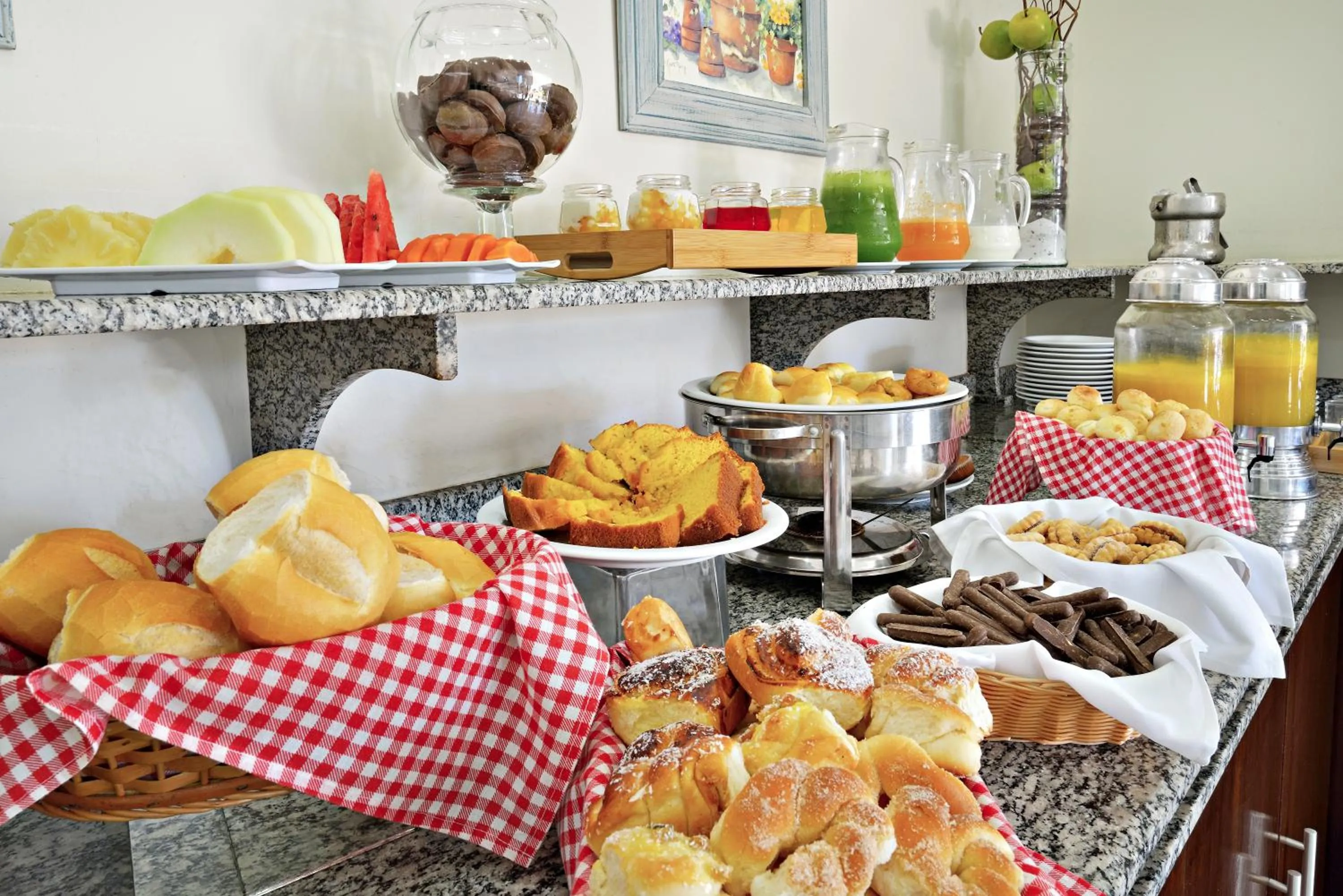 Buffet breakfast in Plaza Inn Flat Araxá