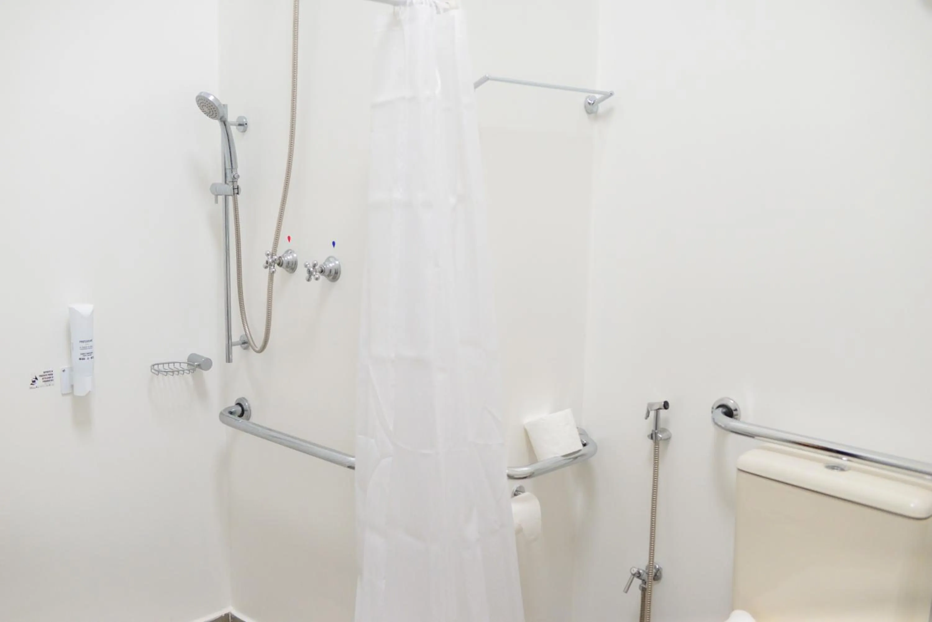 Bathroom in ibis Styles Rio Preto Monte Libano