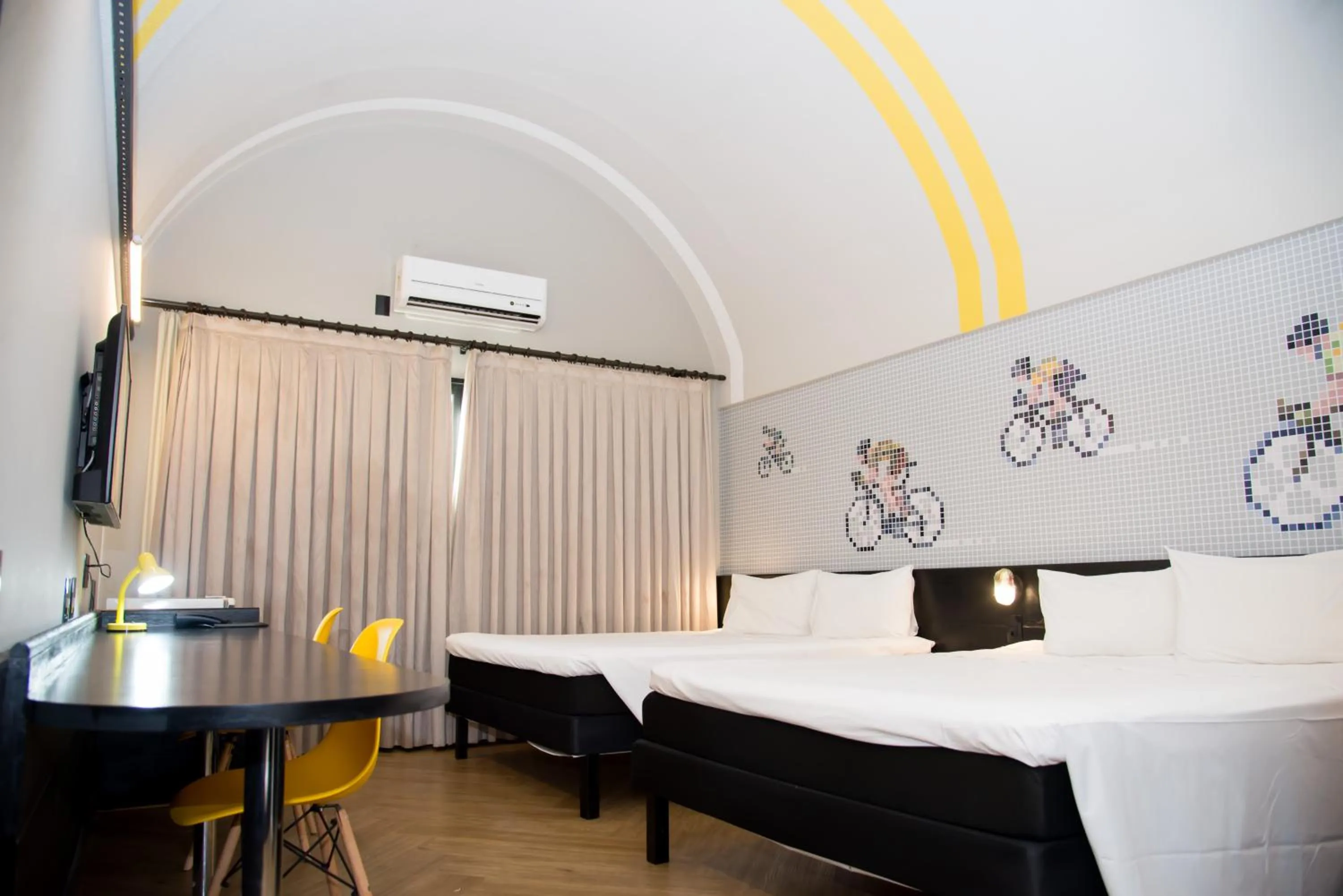 Photo of the whole room, Bed in ibis Styles Rio Preto Monte Libano