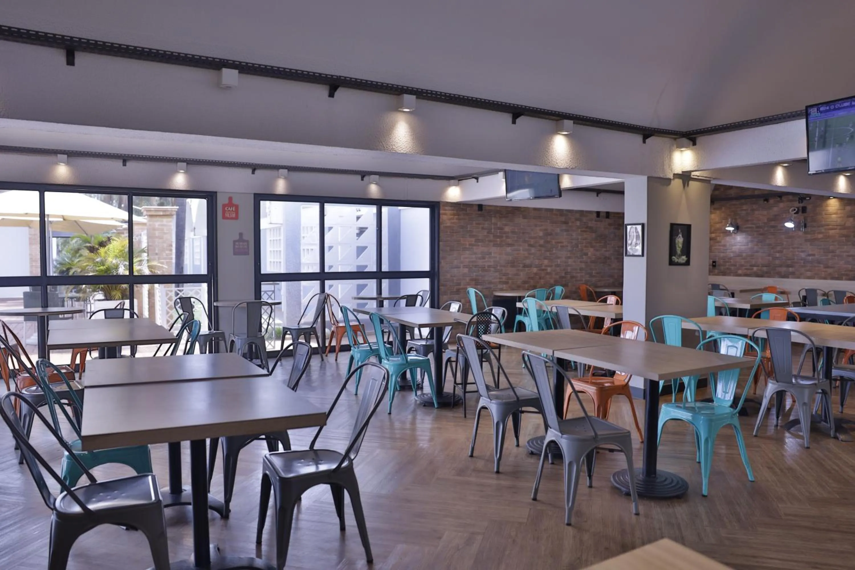 Restaurant/places to eat in ibis Styles Rio Preto Monte Libano