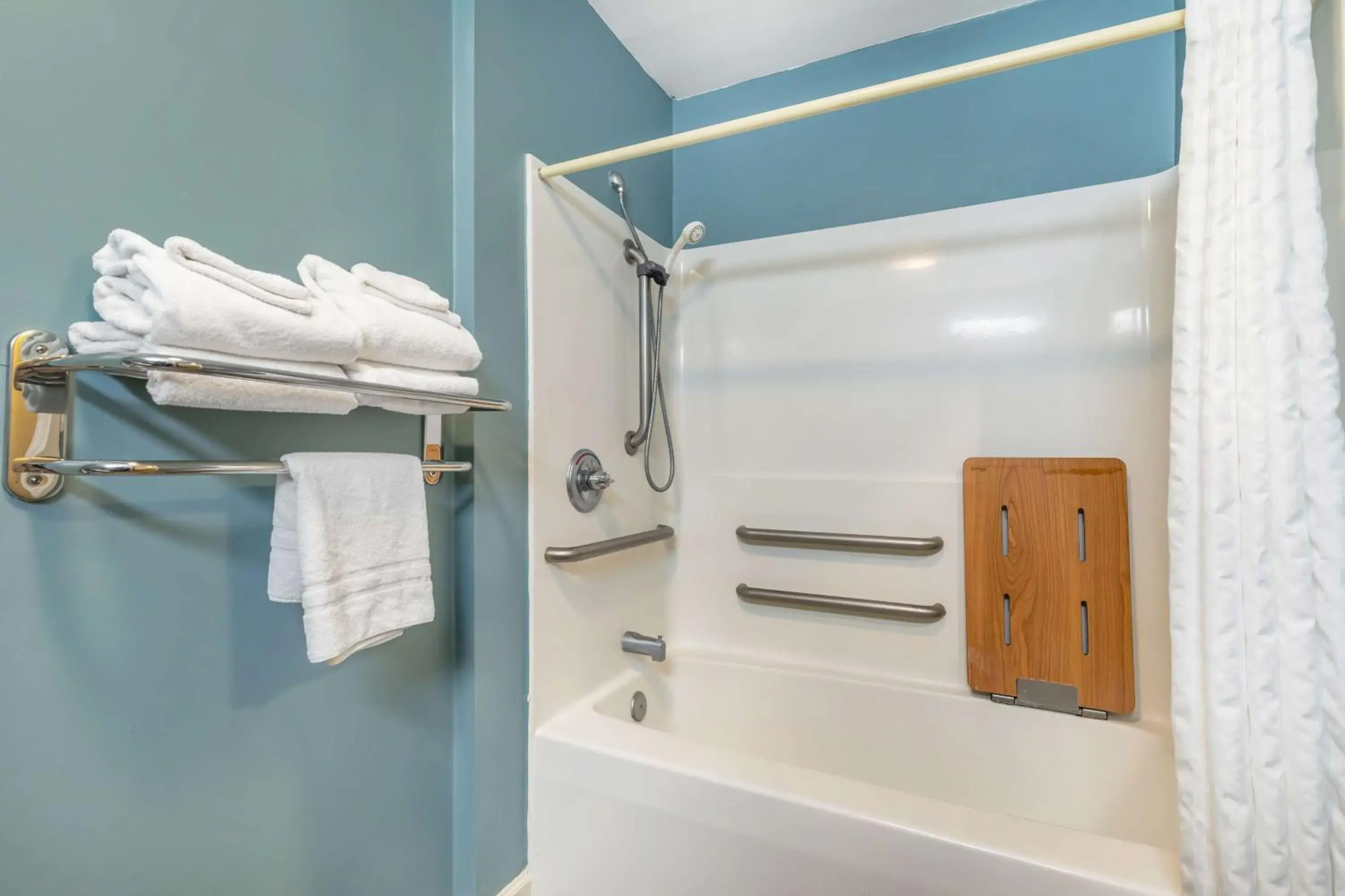 Queen Room with Two Queen Beds and Bathtub - Disability Access/Sofa Bed in Best Western Ocean City Hotel and Suites Queen Room with Two Queen Beds and Bathtub - Disability Access/Sofa Bed in Best Western Ocean City Hotel and Suites