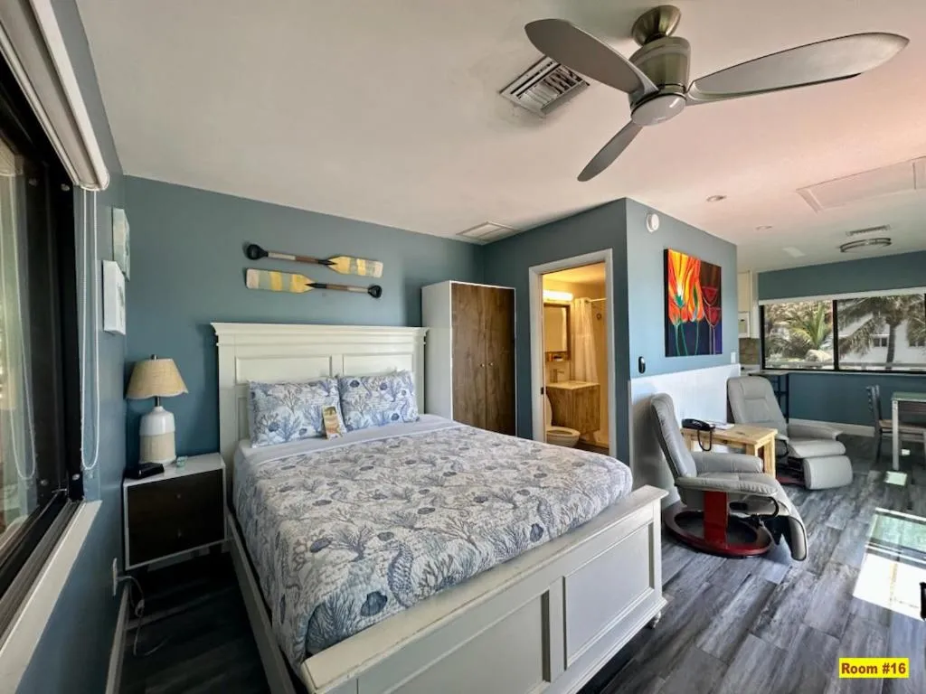 Bed in Windjammer Resort and Beach Club