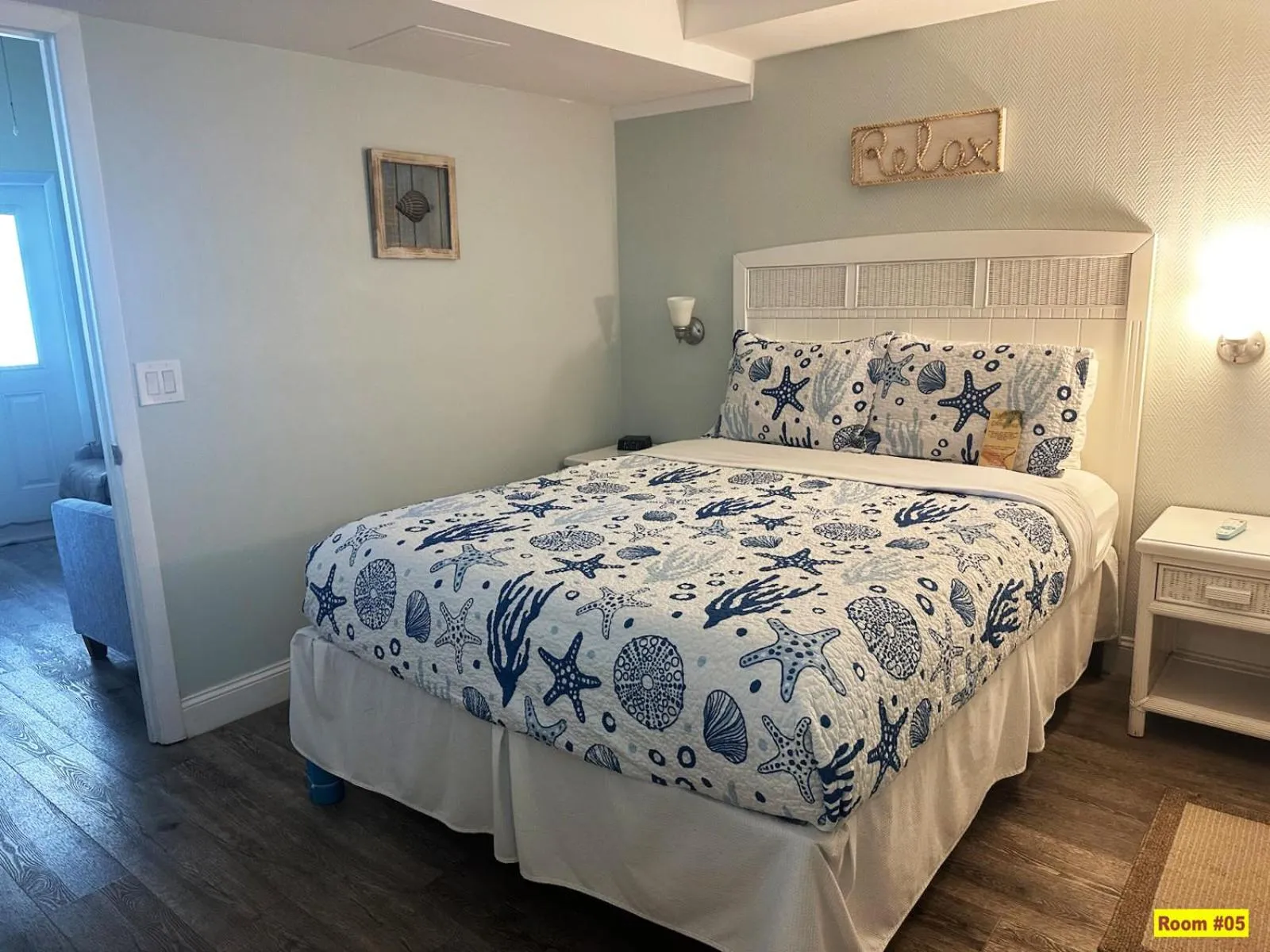 Bed in Windjammer Resort and Beach Club