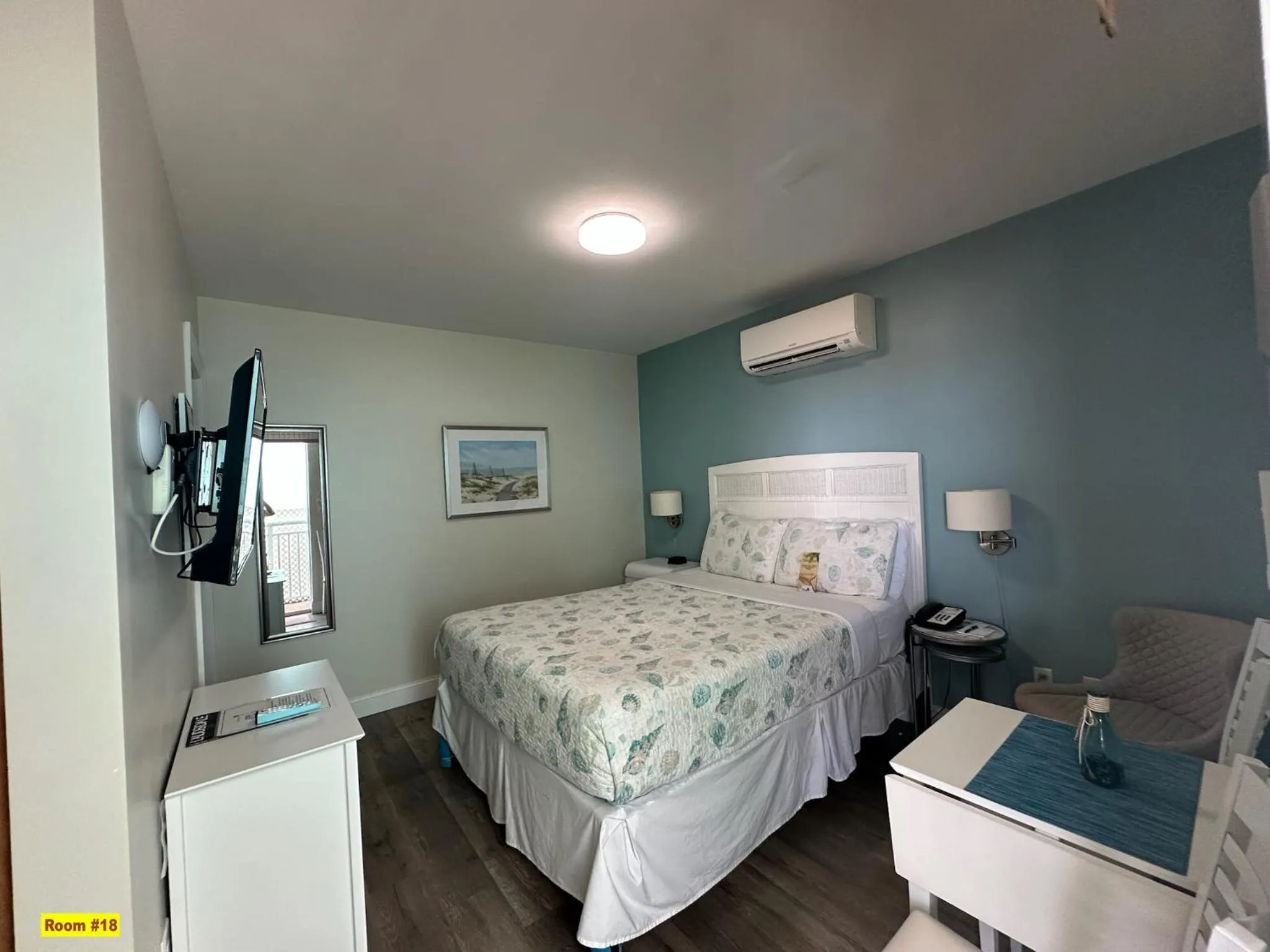 Bed in Windjammer Resort and Beach Club