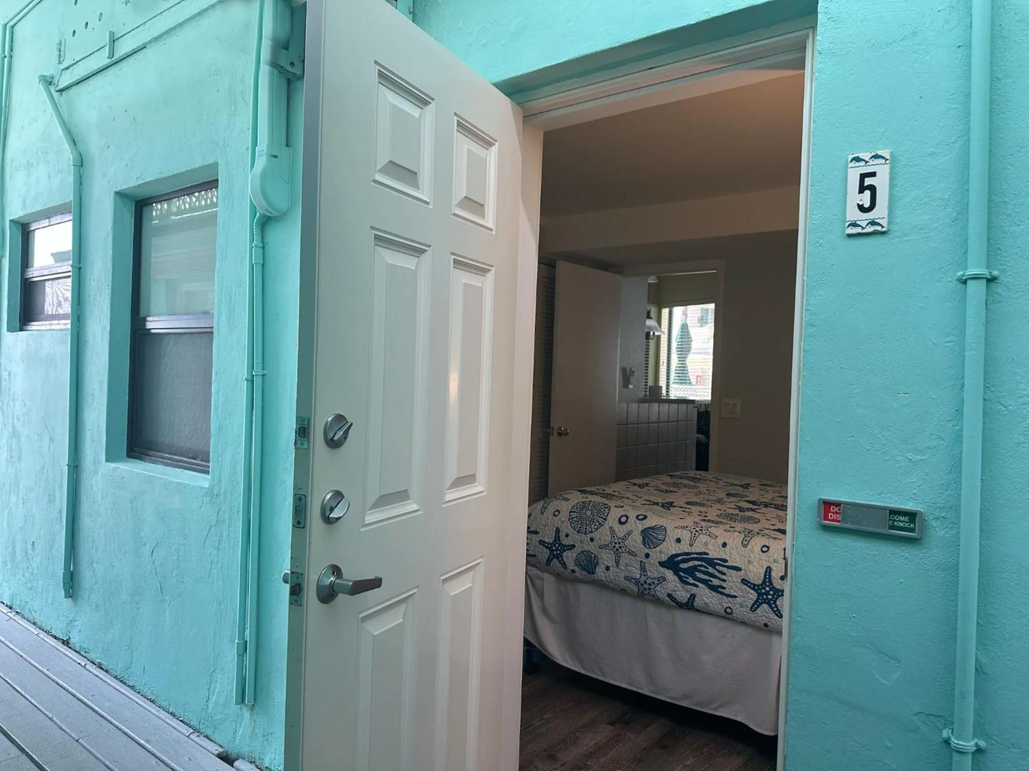 Bed in Windjammer Resort and Beach Club