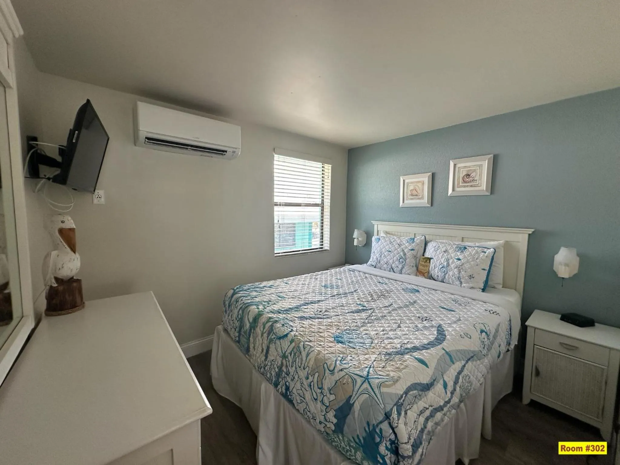 Bed in Windjammer Resort and Beach Club