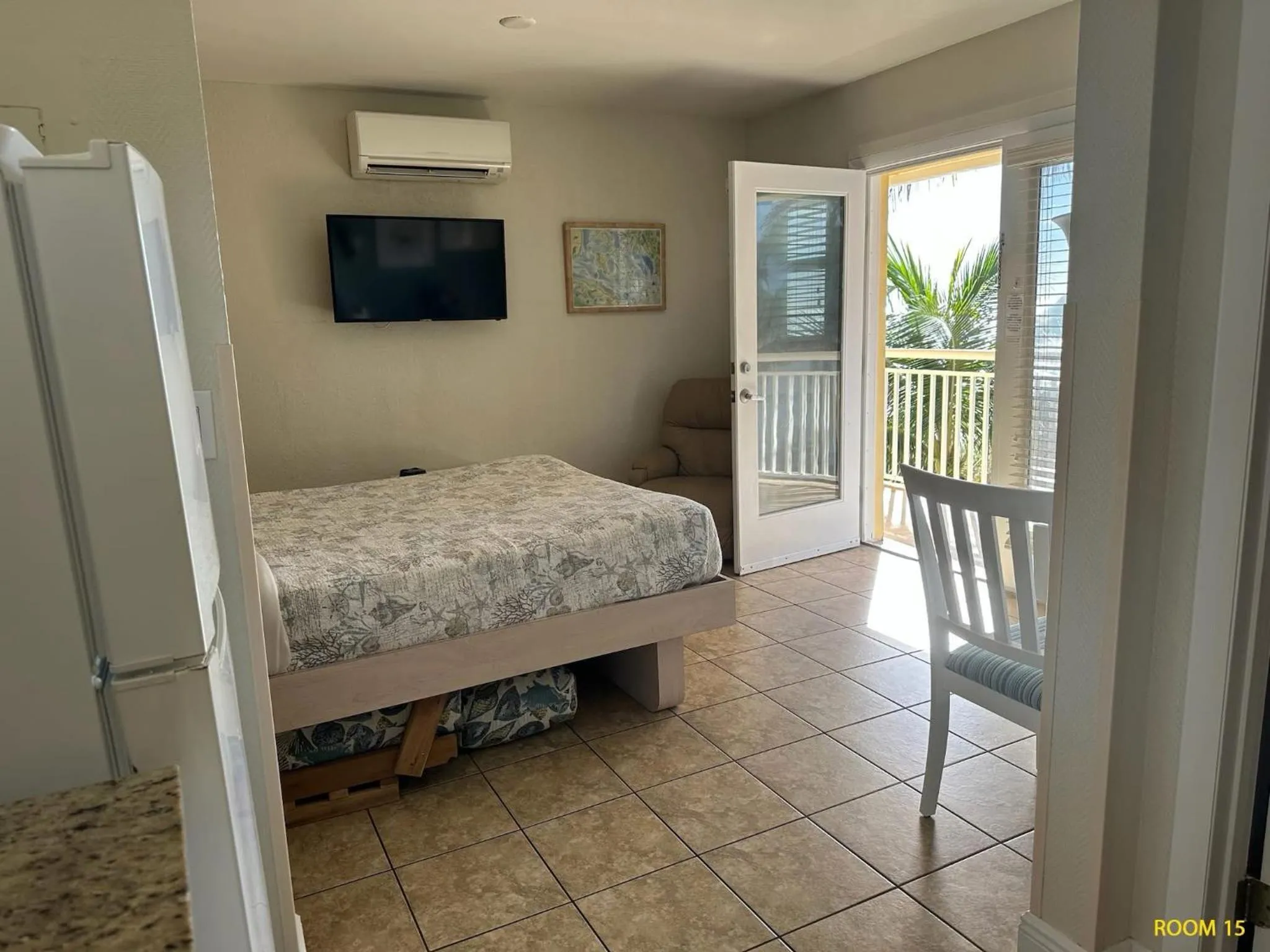 Bed in Windjammer Resort and Beach Club