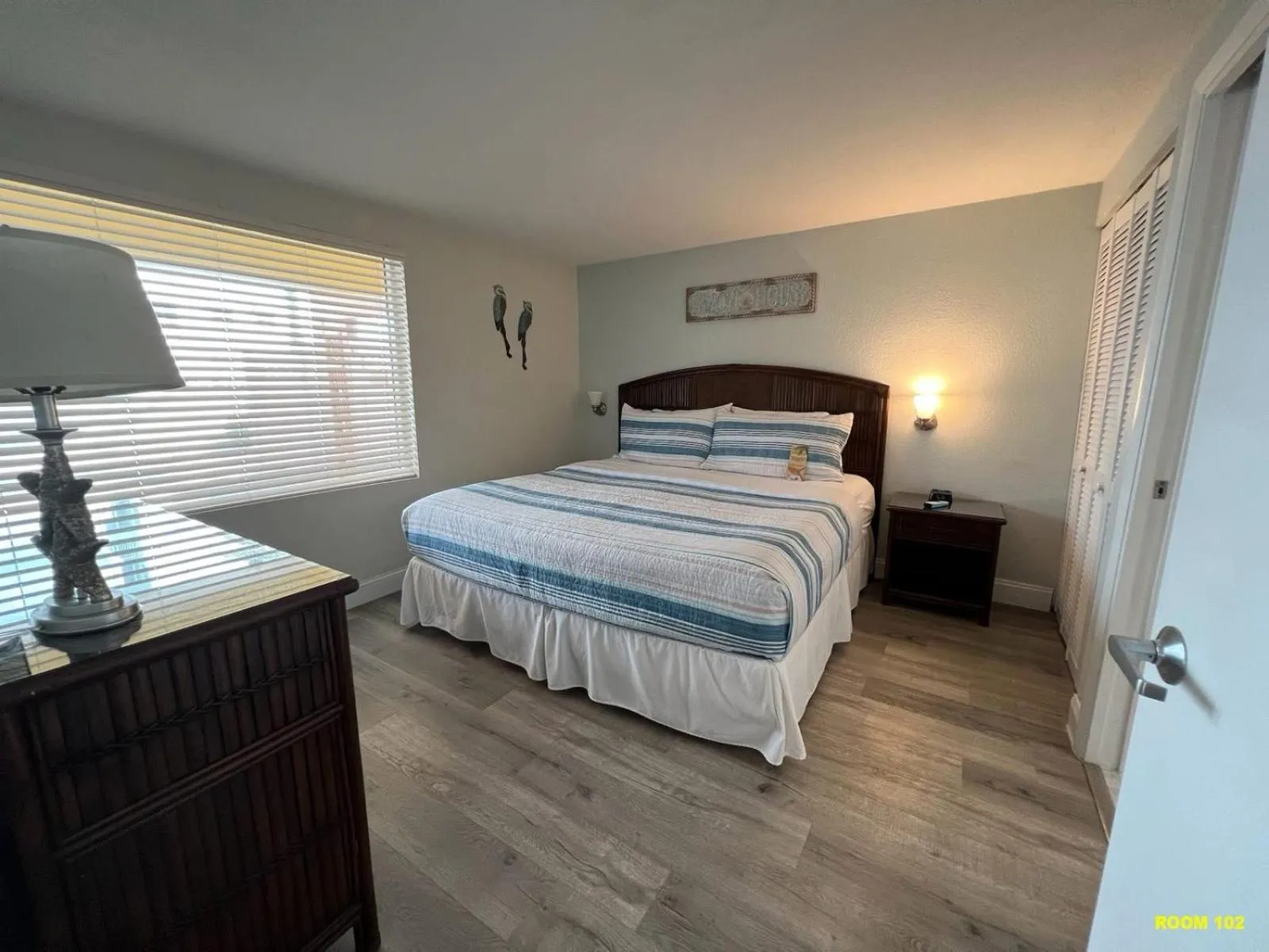 Bed in Windjammer Resort and Beach Club