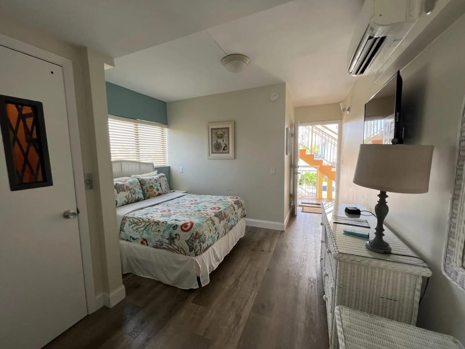 Bed in Windjammer Resort and Beach Club