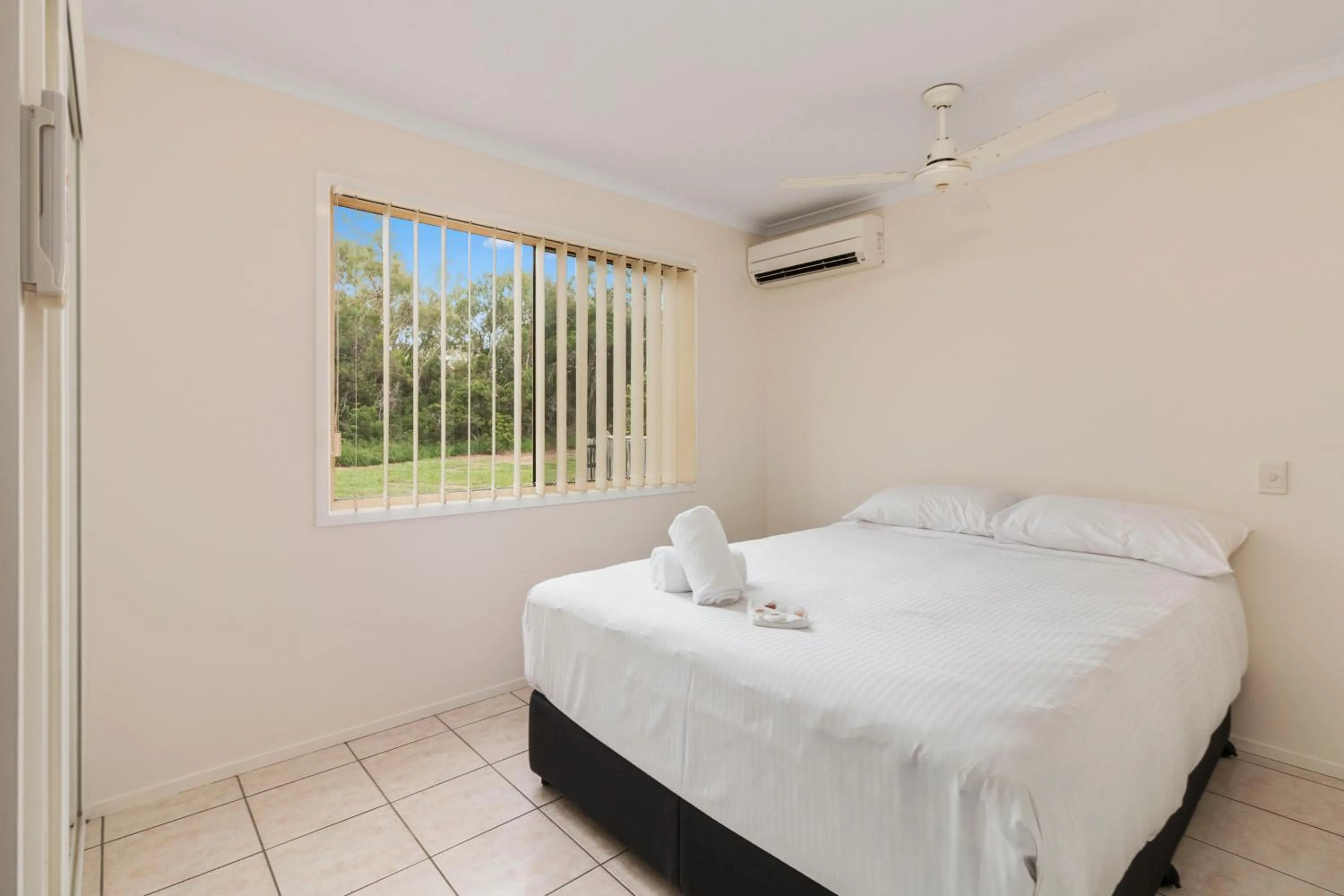 Bedroom, Bed in Discovery Parks - Coolwaters, Yeppoon
