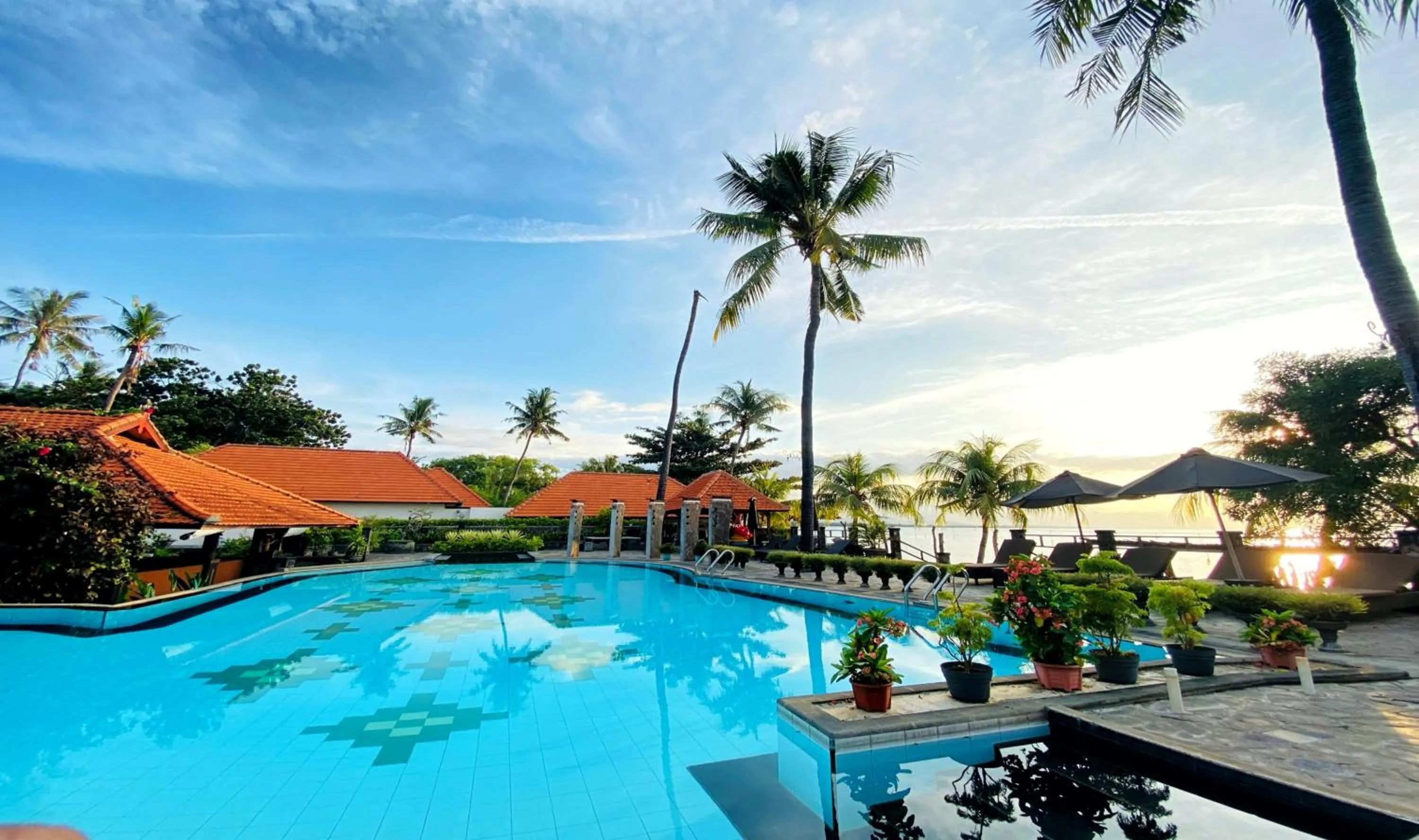 Swimming pool in Nugraha Lovina Seaview Resort & Spa