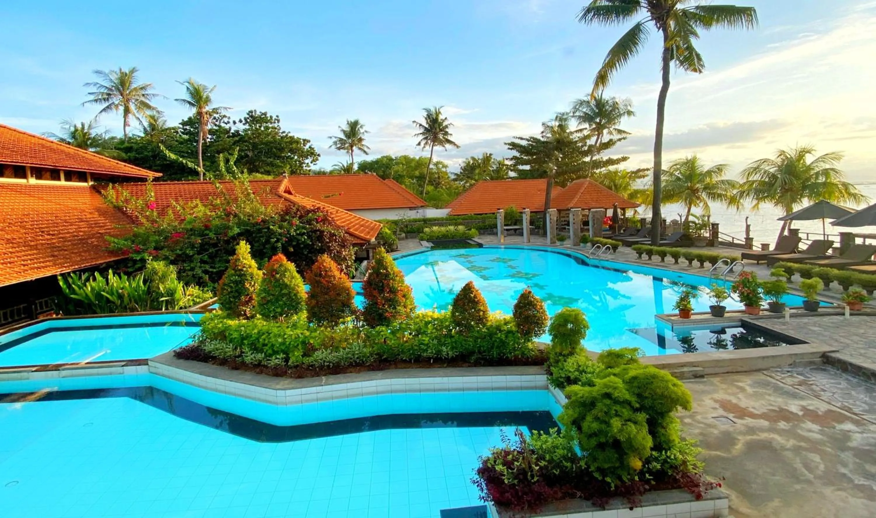 Swimming pool in Nugraha Lovina Seaview Resort & Spa