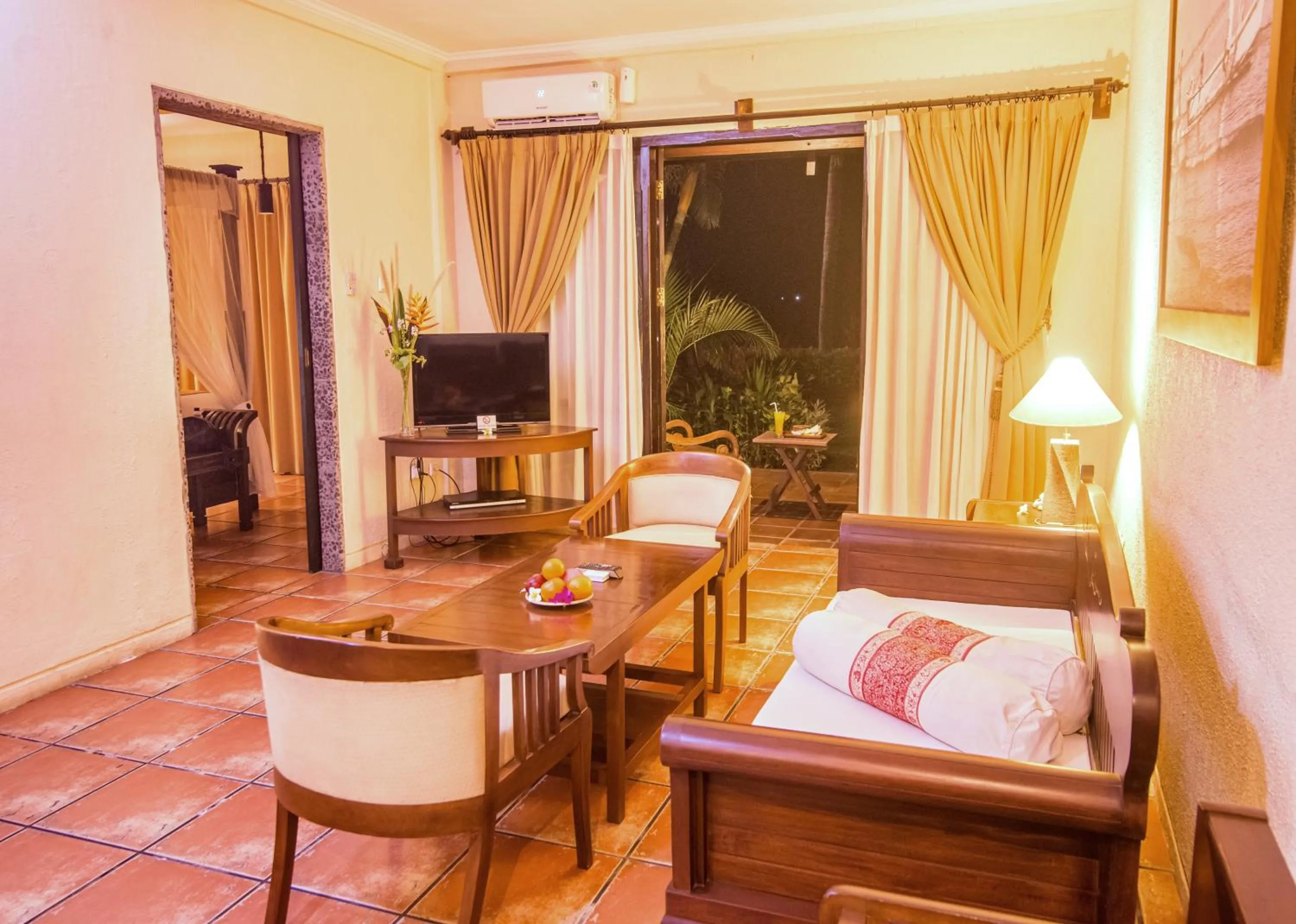 Living room in Nugraha Lovina Seaview Resort & Spa