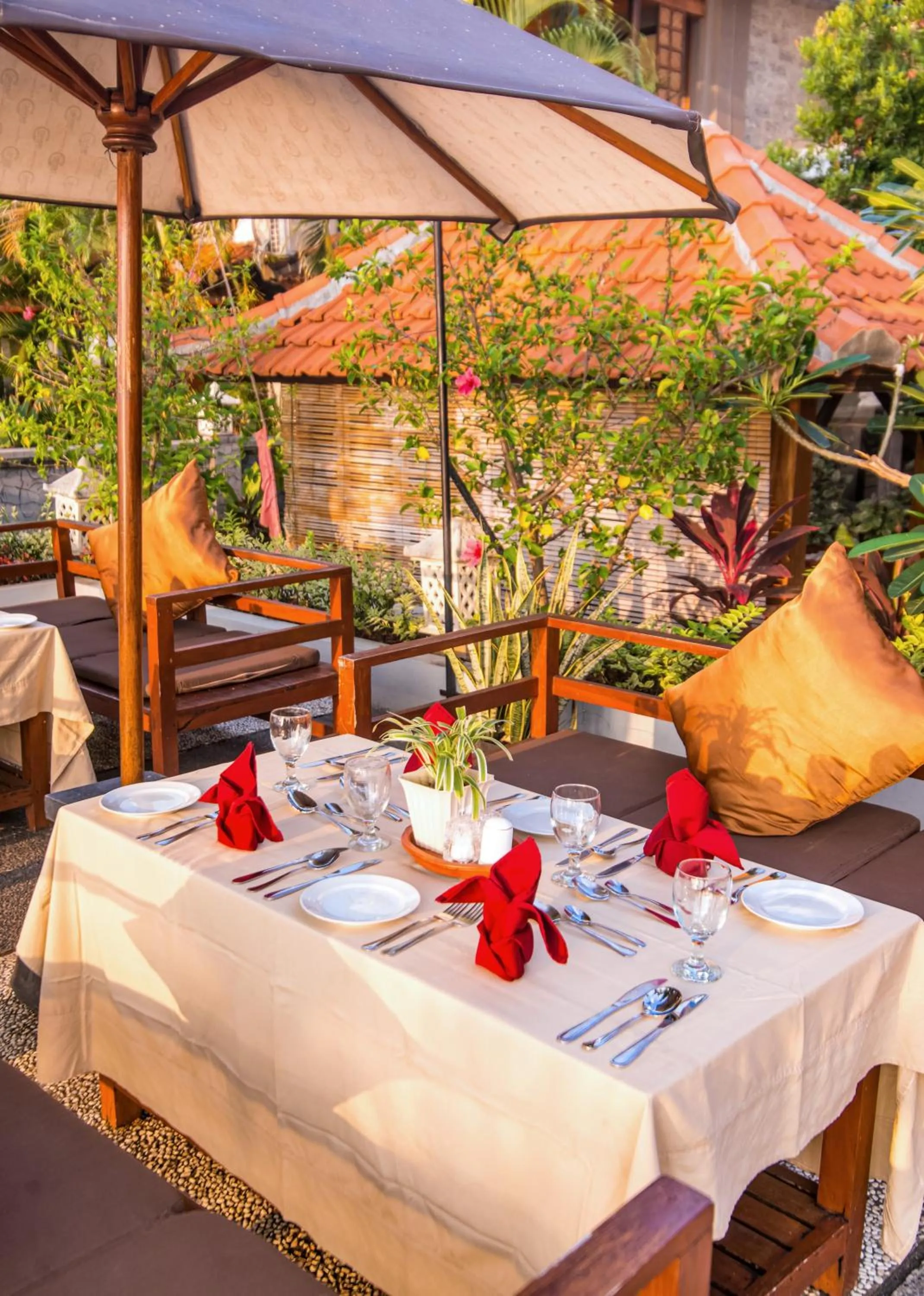 Restaurant/places to eat in Nugraha Lovina Seaview Resort & Spa