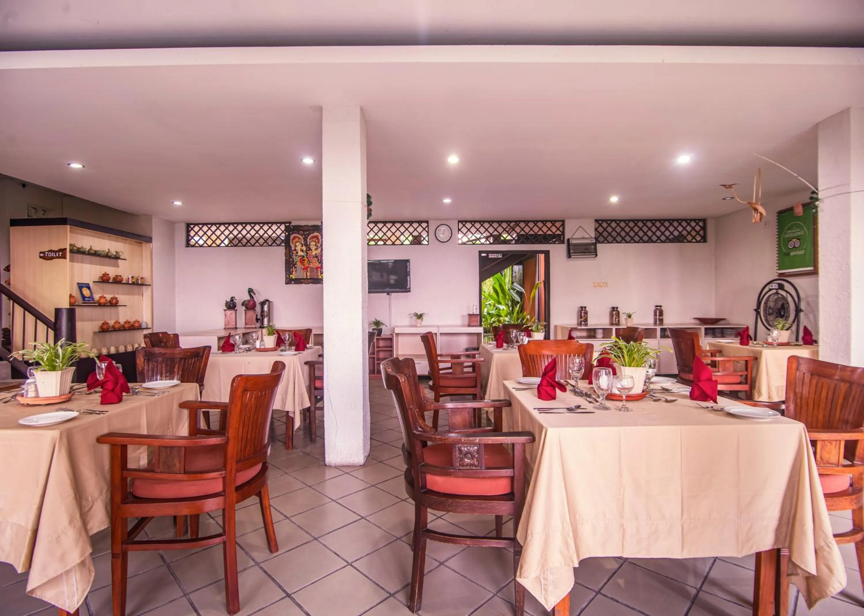 Restaurant/places to eat in Nugraha Lovina Seaview Resort & Spa