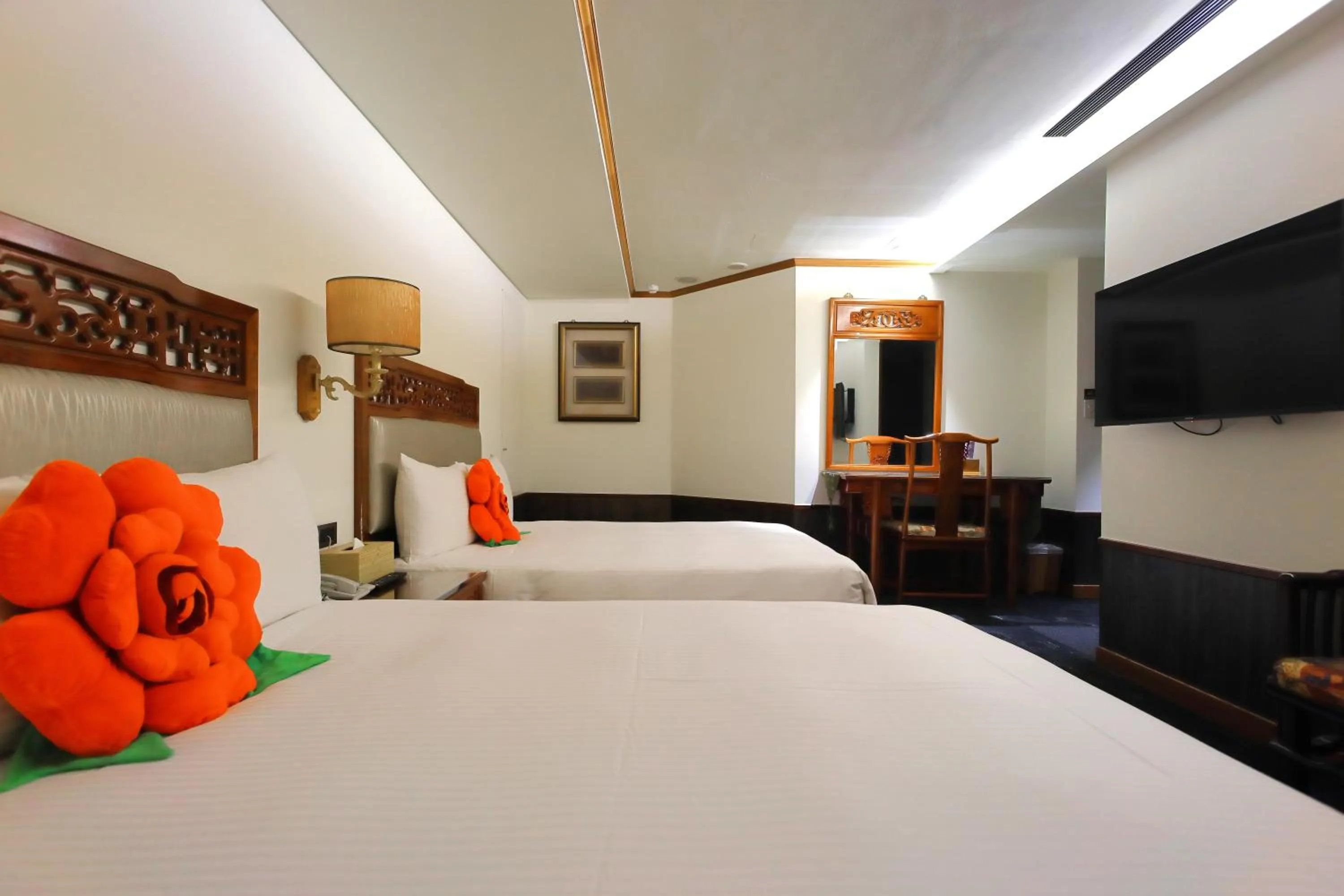 Bed in Han She Hotel