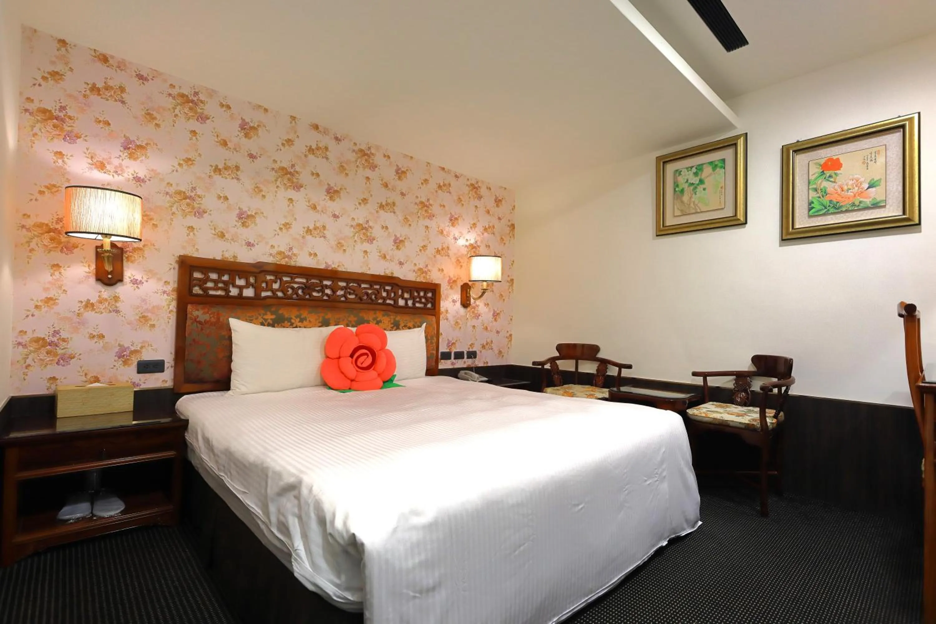 Bed in Han She Hotel