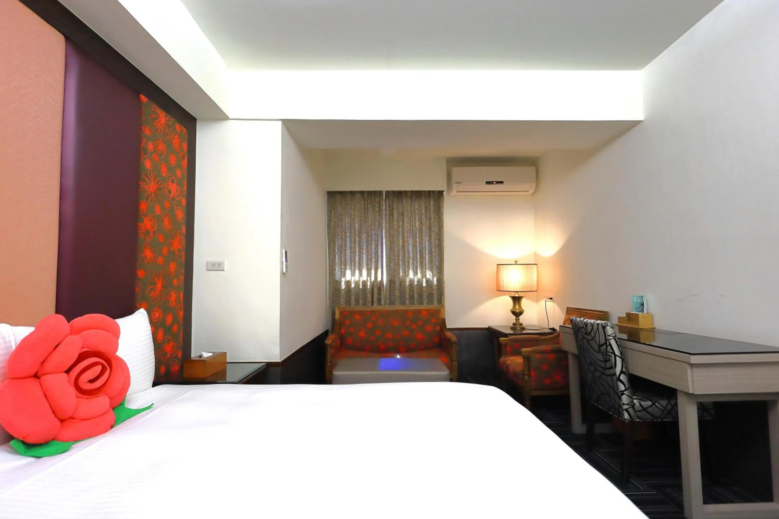 Bed in Han She Hotel