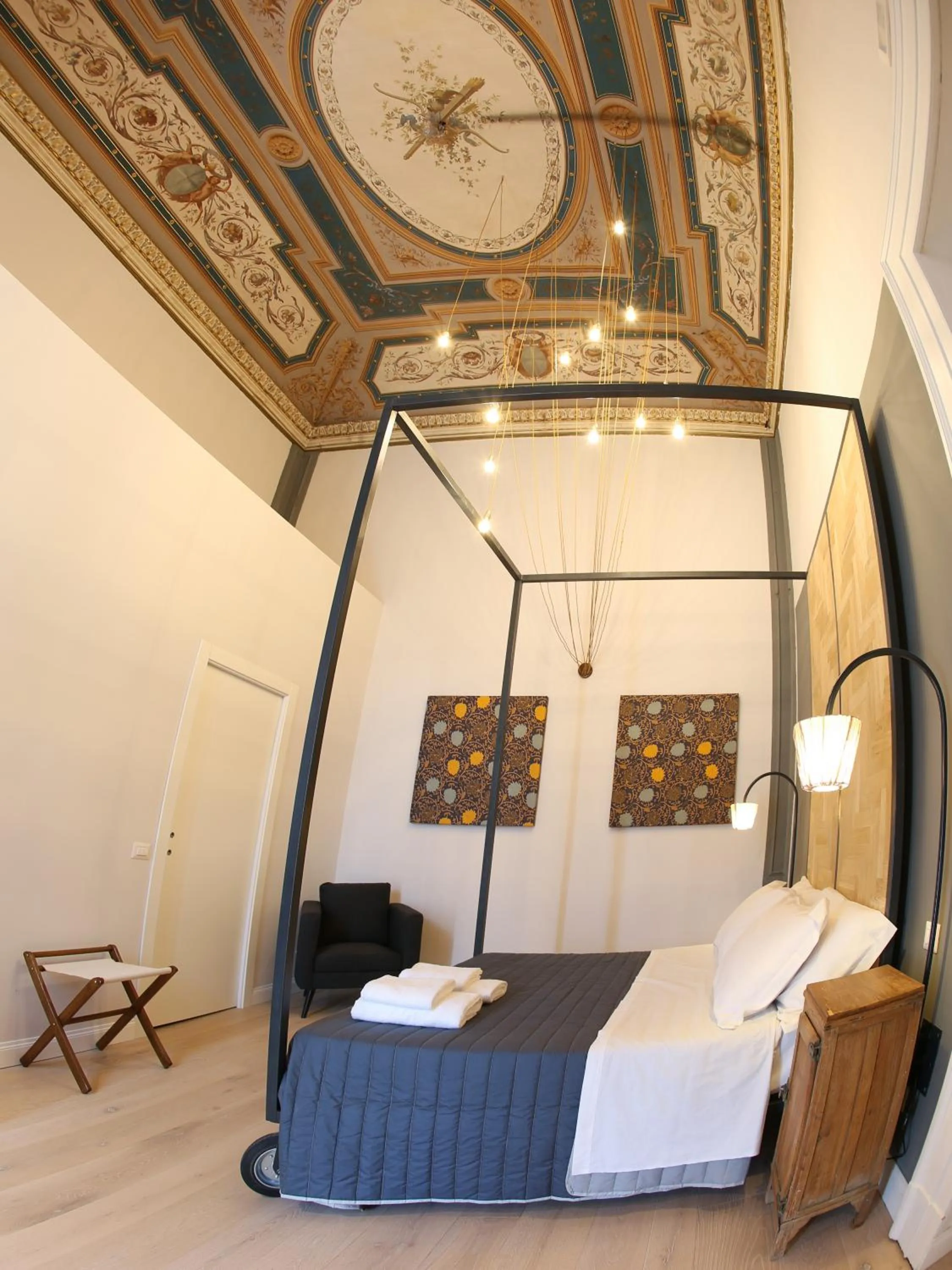 Bed in The Dante House by House In Naples