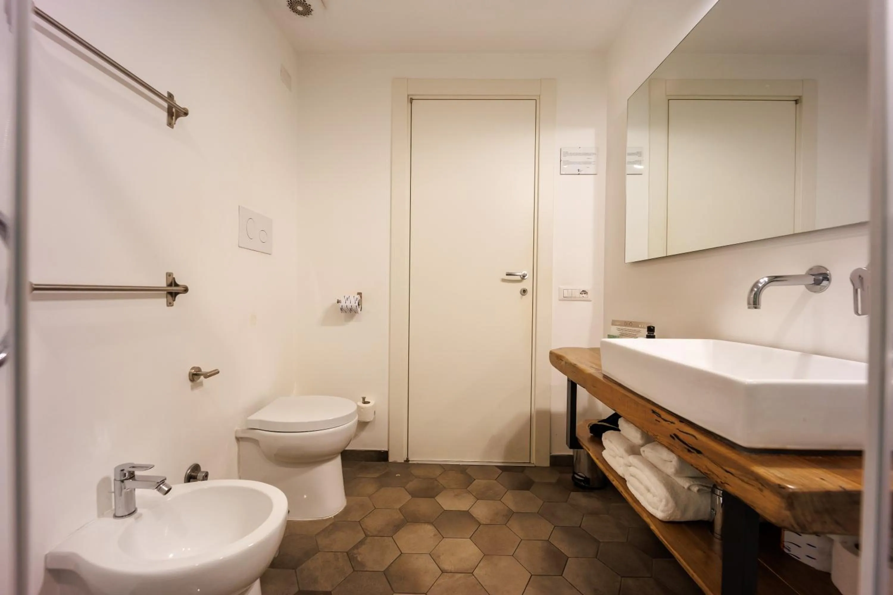 Bathroom in The Dante House by House In Naples